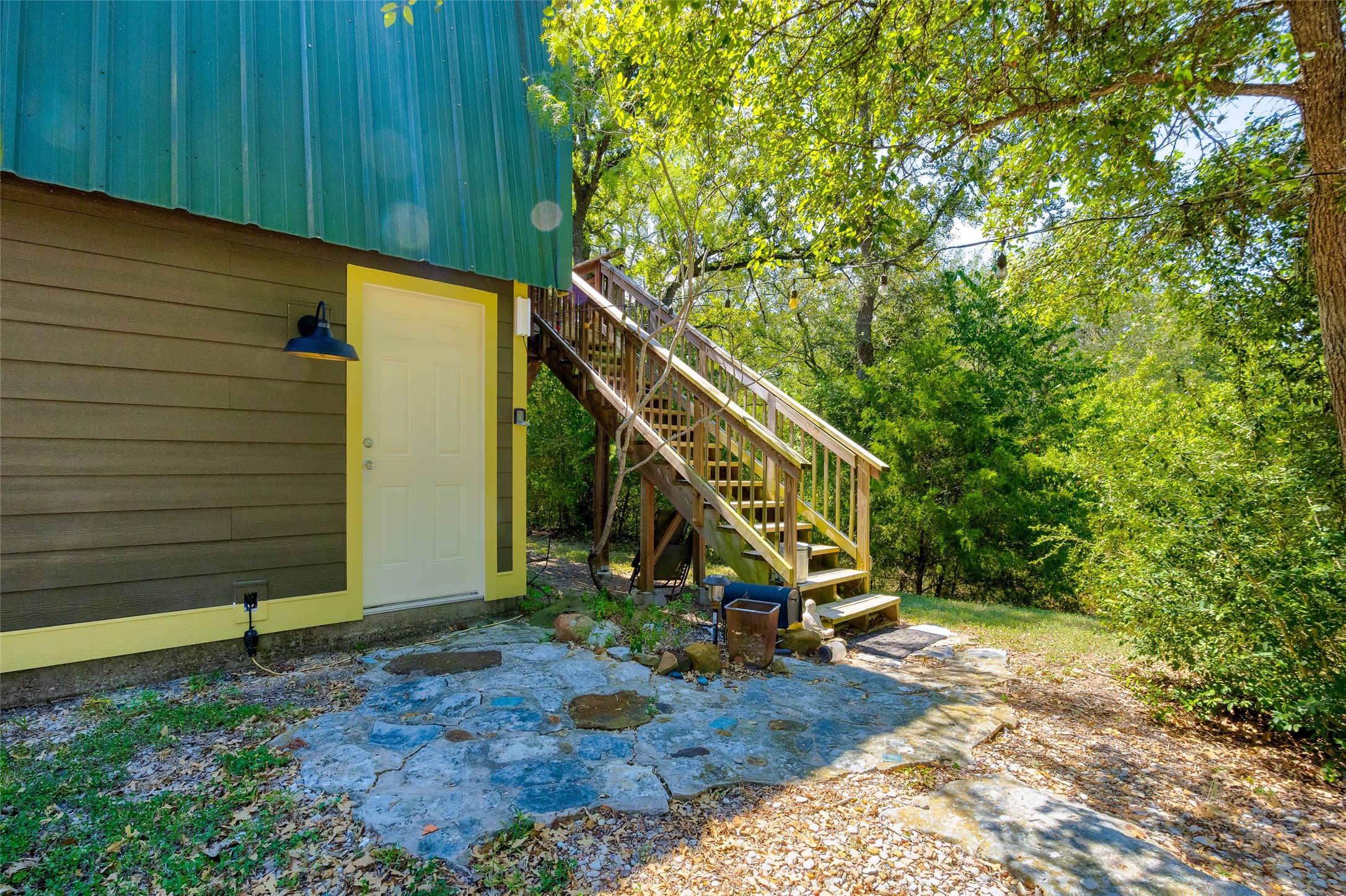 main property photo 30