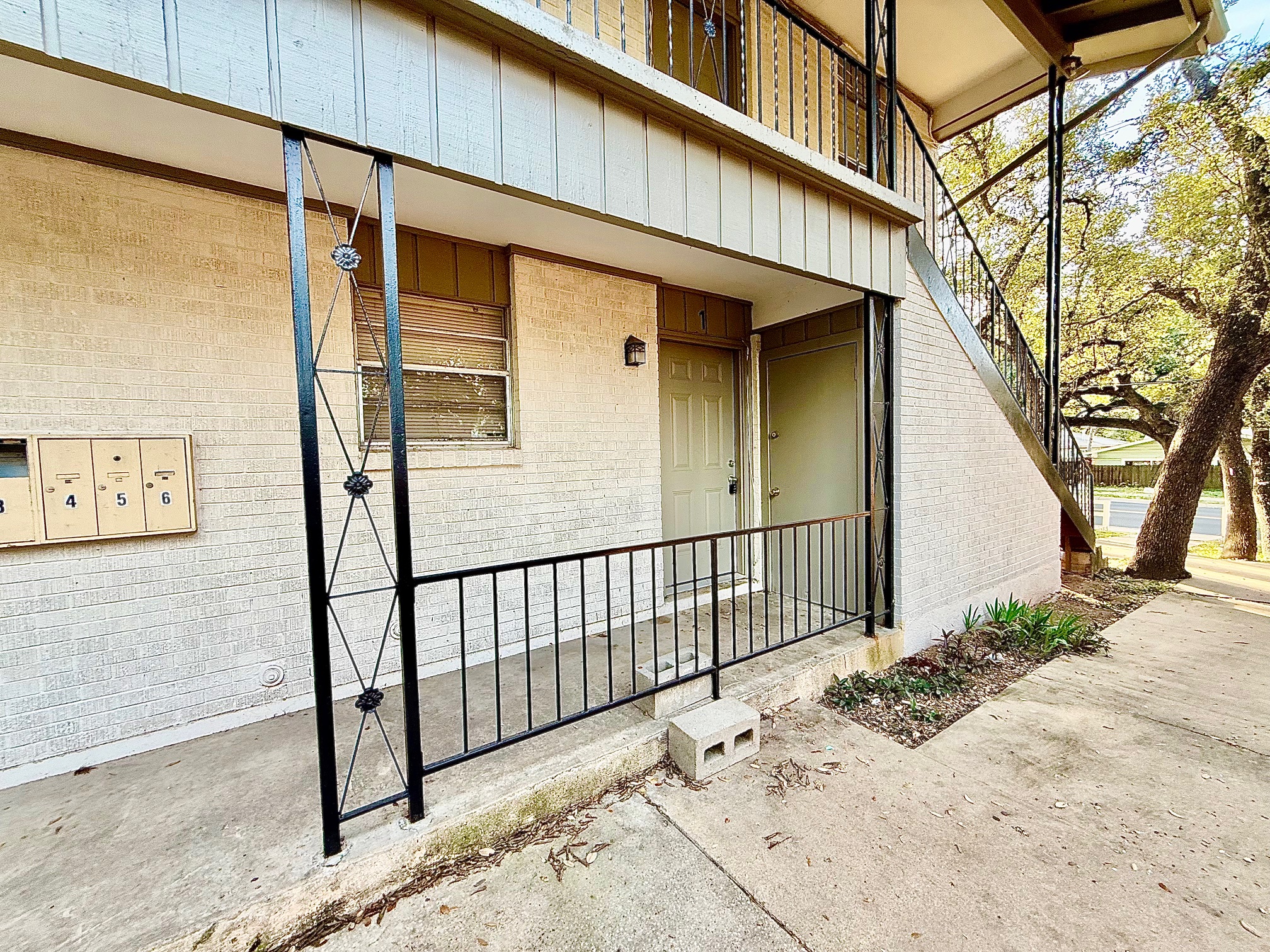 main property photo 11