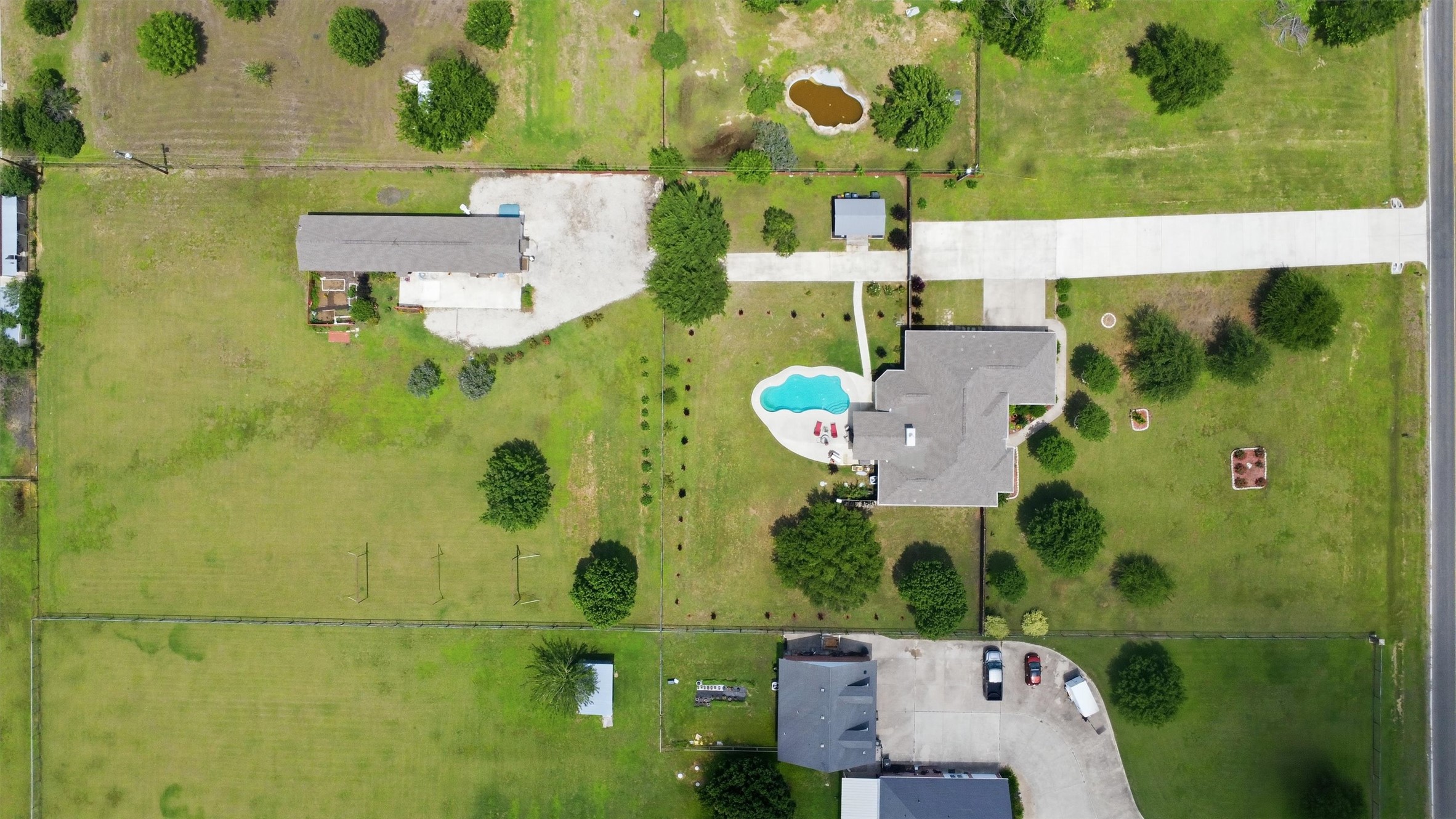 main property photo 36