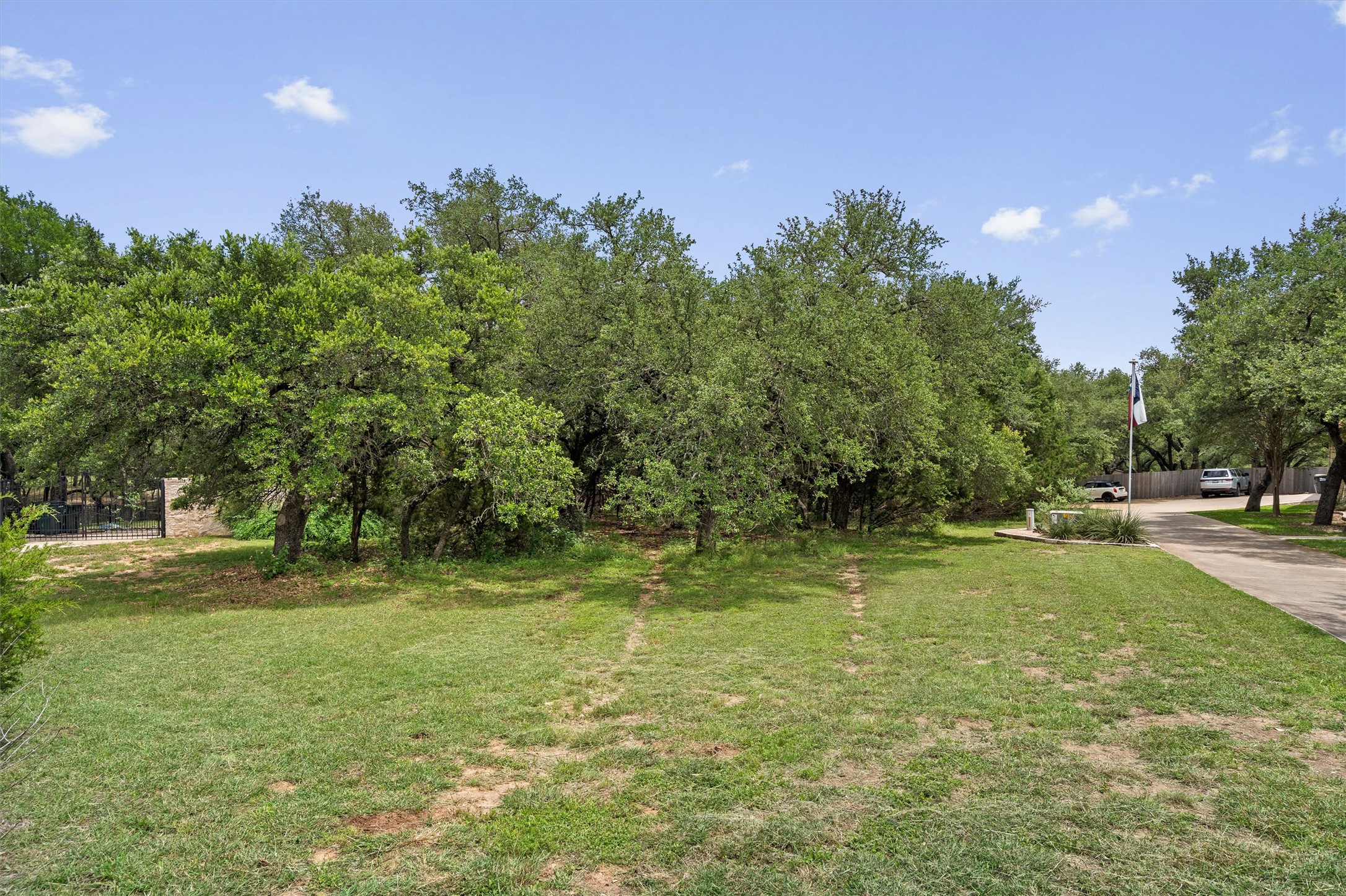 main property photo 11