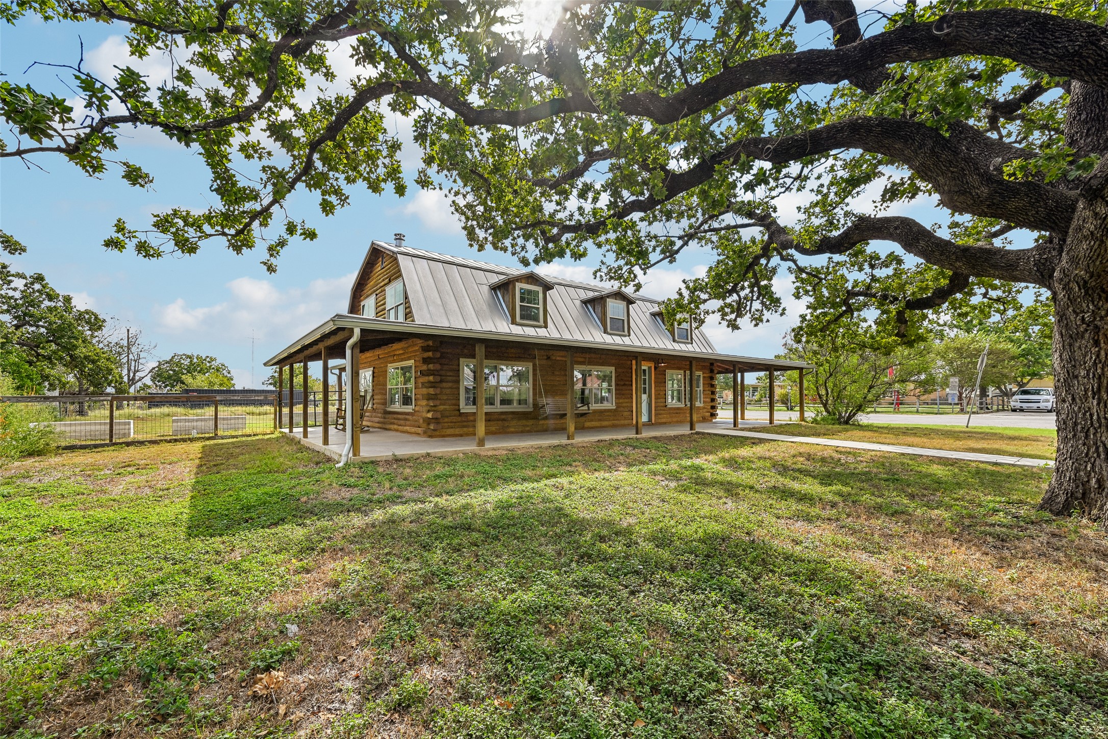 main property photo 3