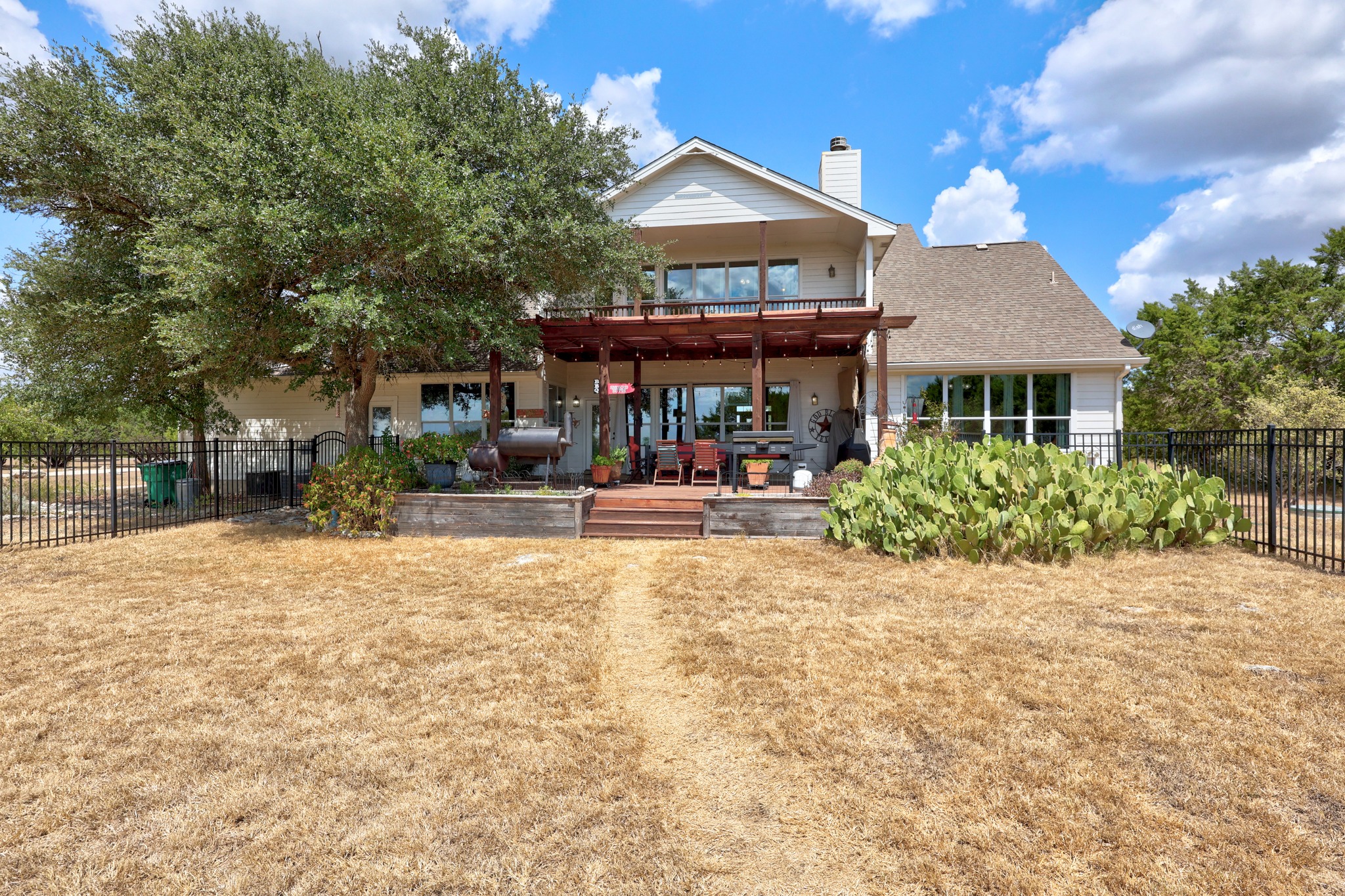 main property photo 30