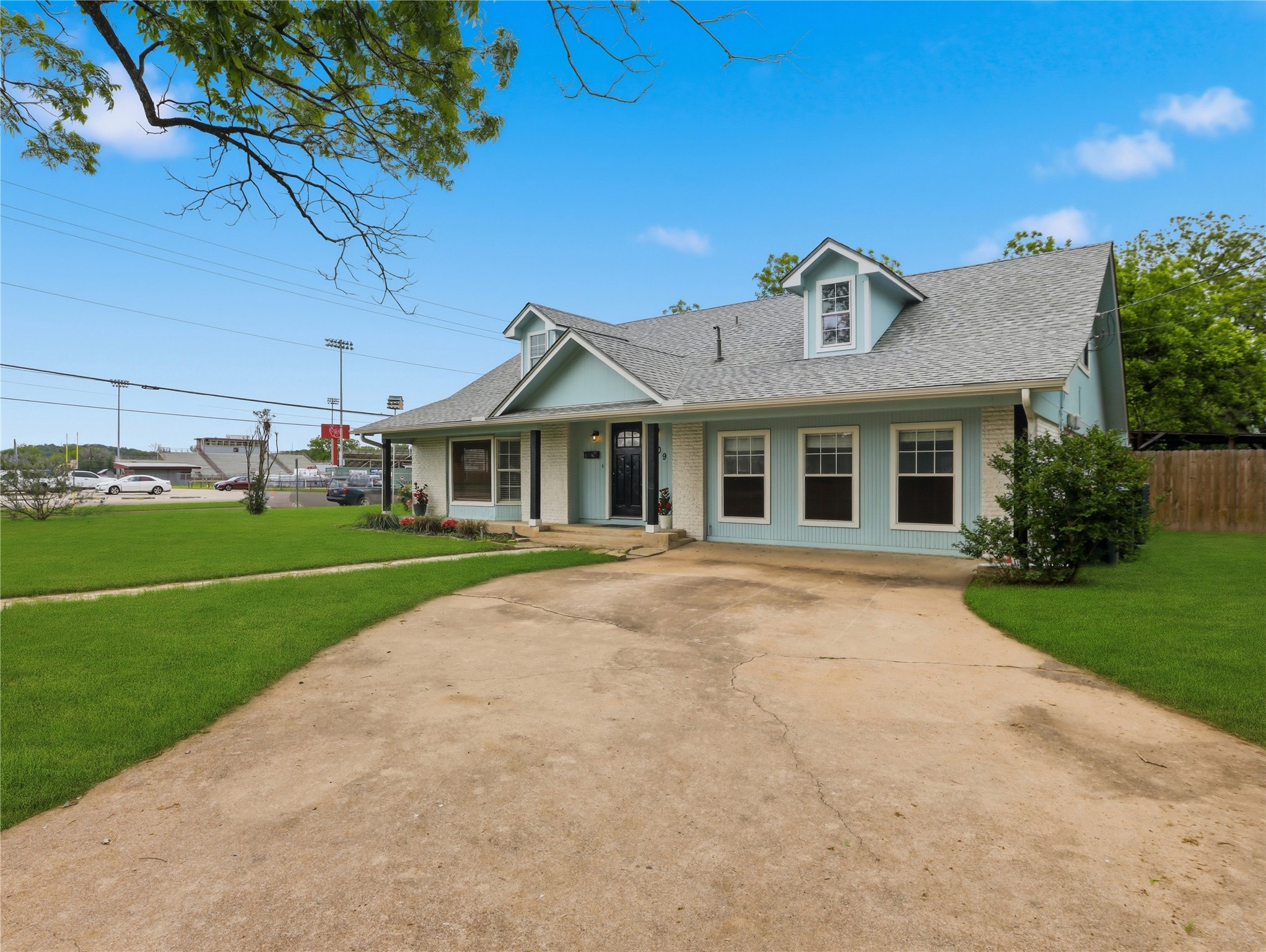 main property photo 5