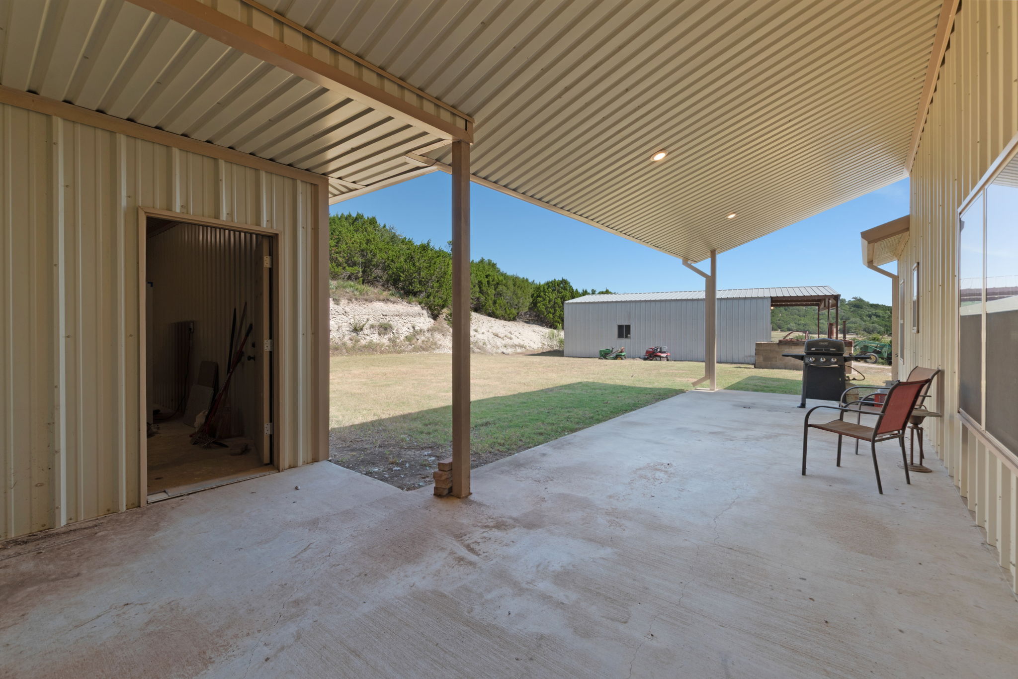 main property photo 30