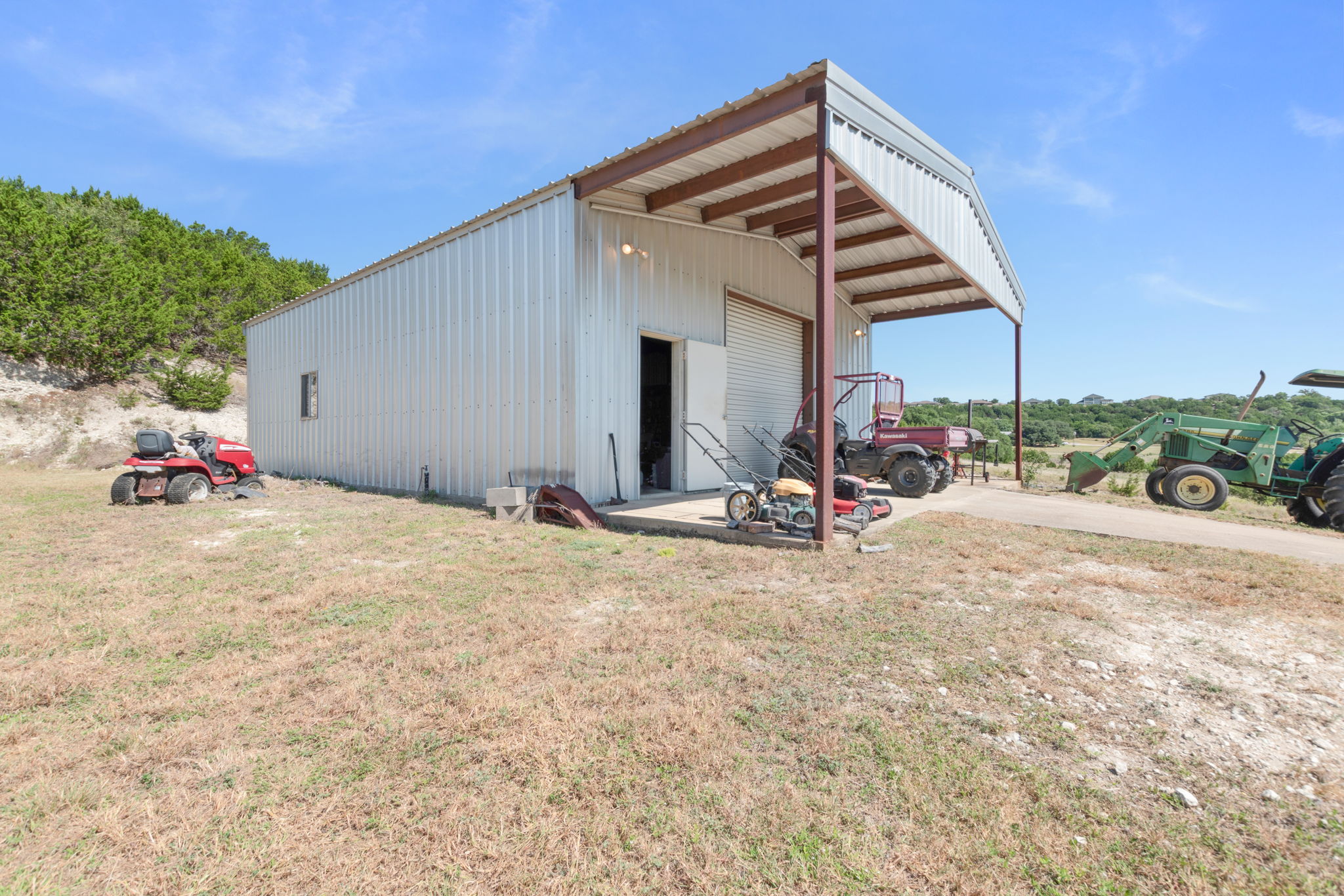 main property photo 31