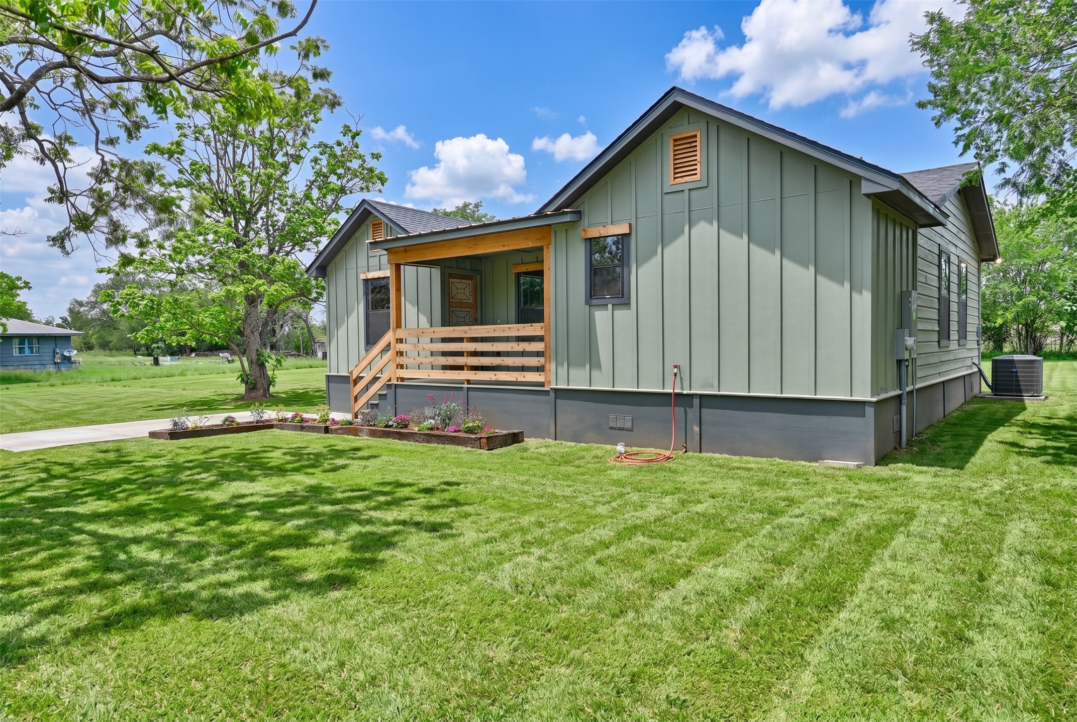main property photo 23