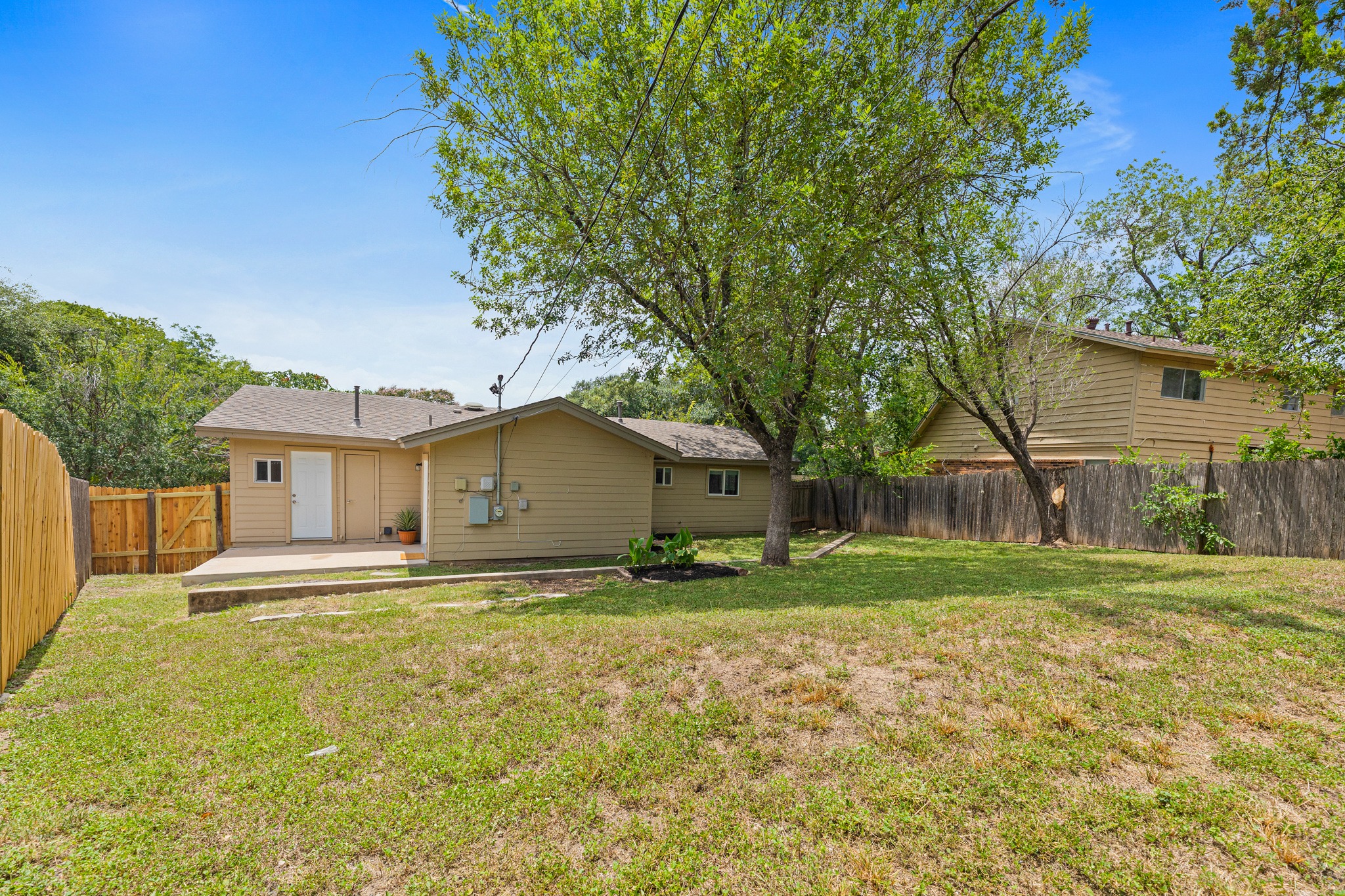 main property photo 23