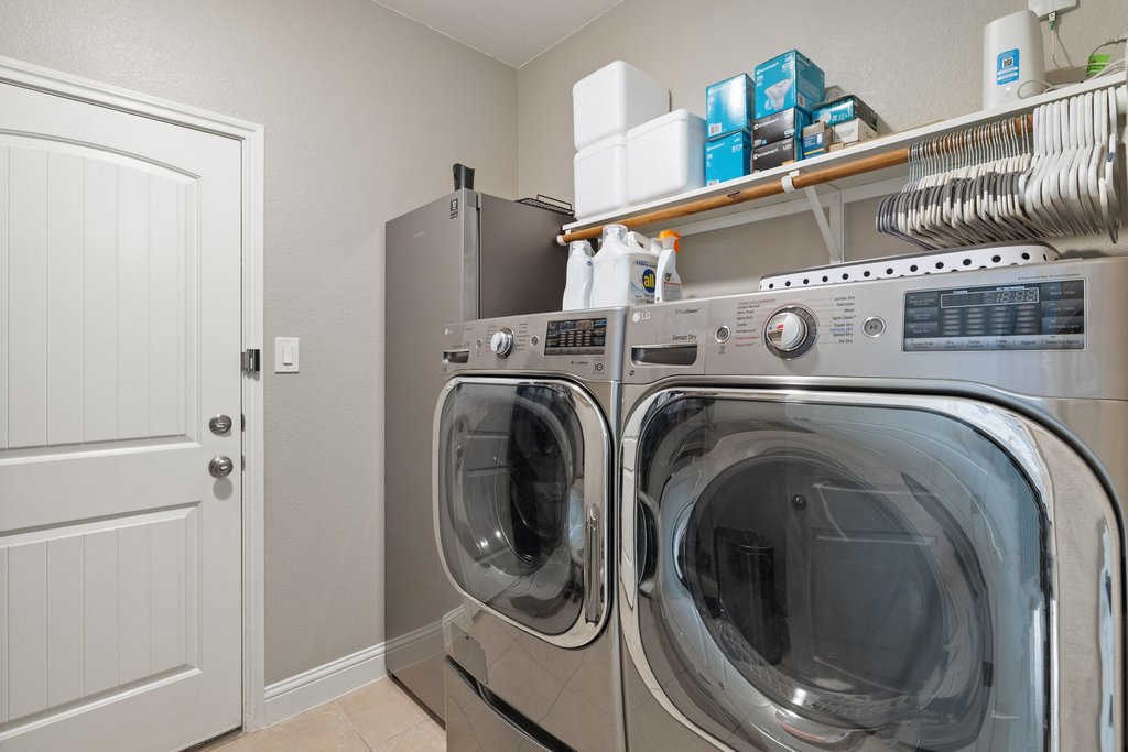 main property photo 11