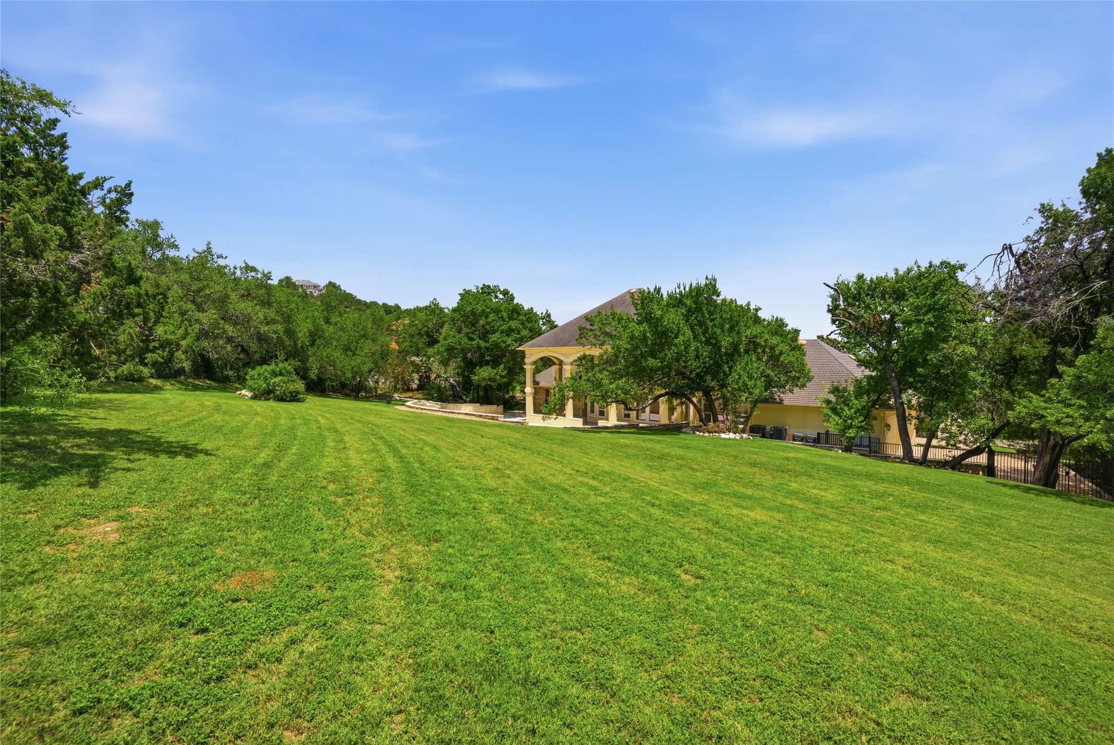 main property photo 6