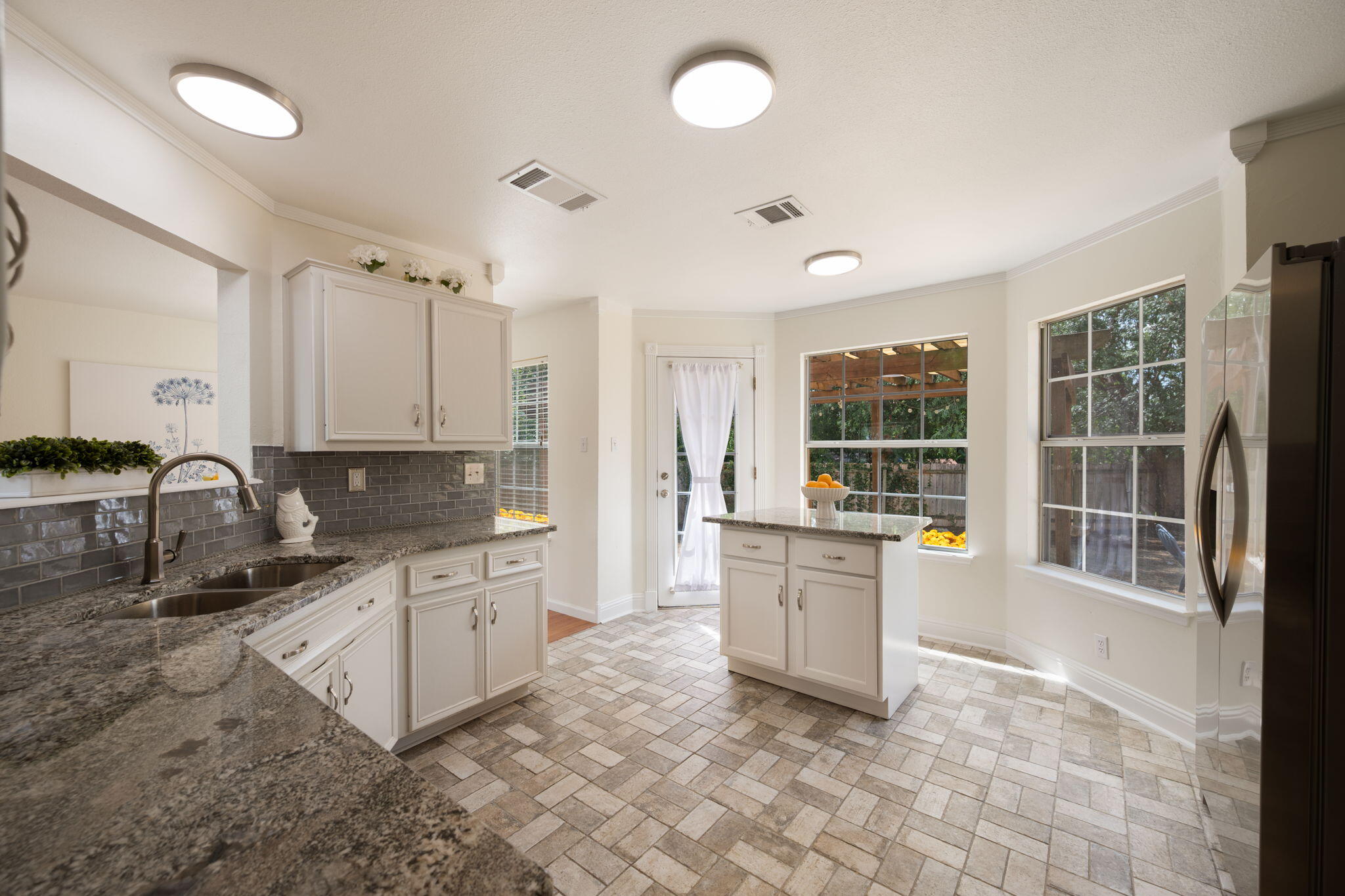 main property photo 9