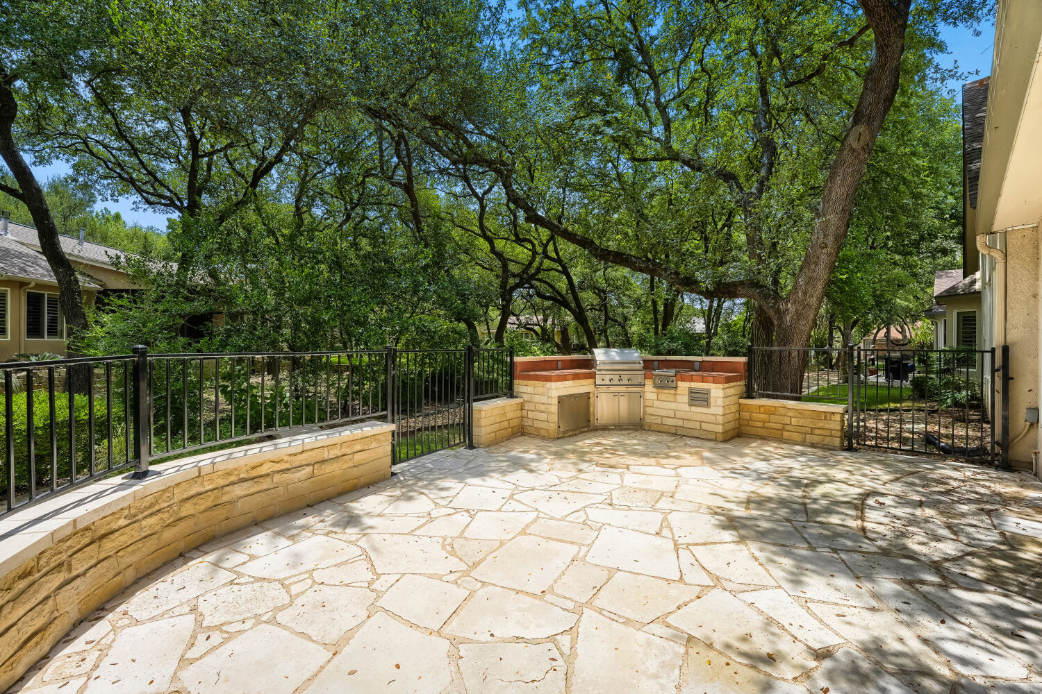 main property photo 22