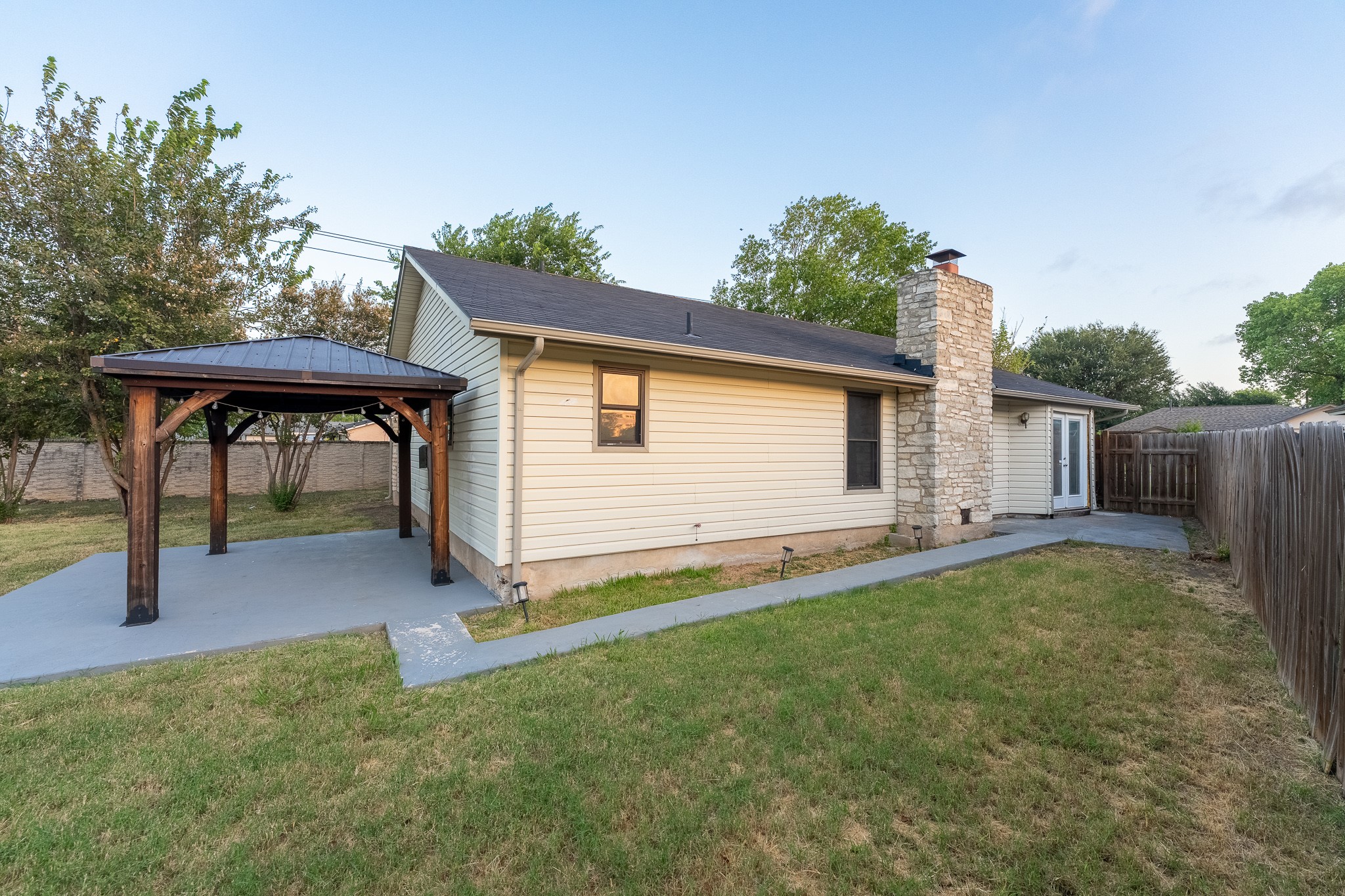 main property photo 23