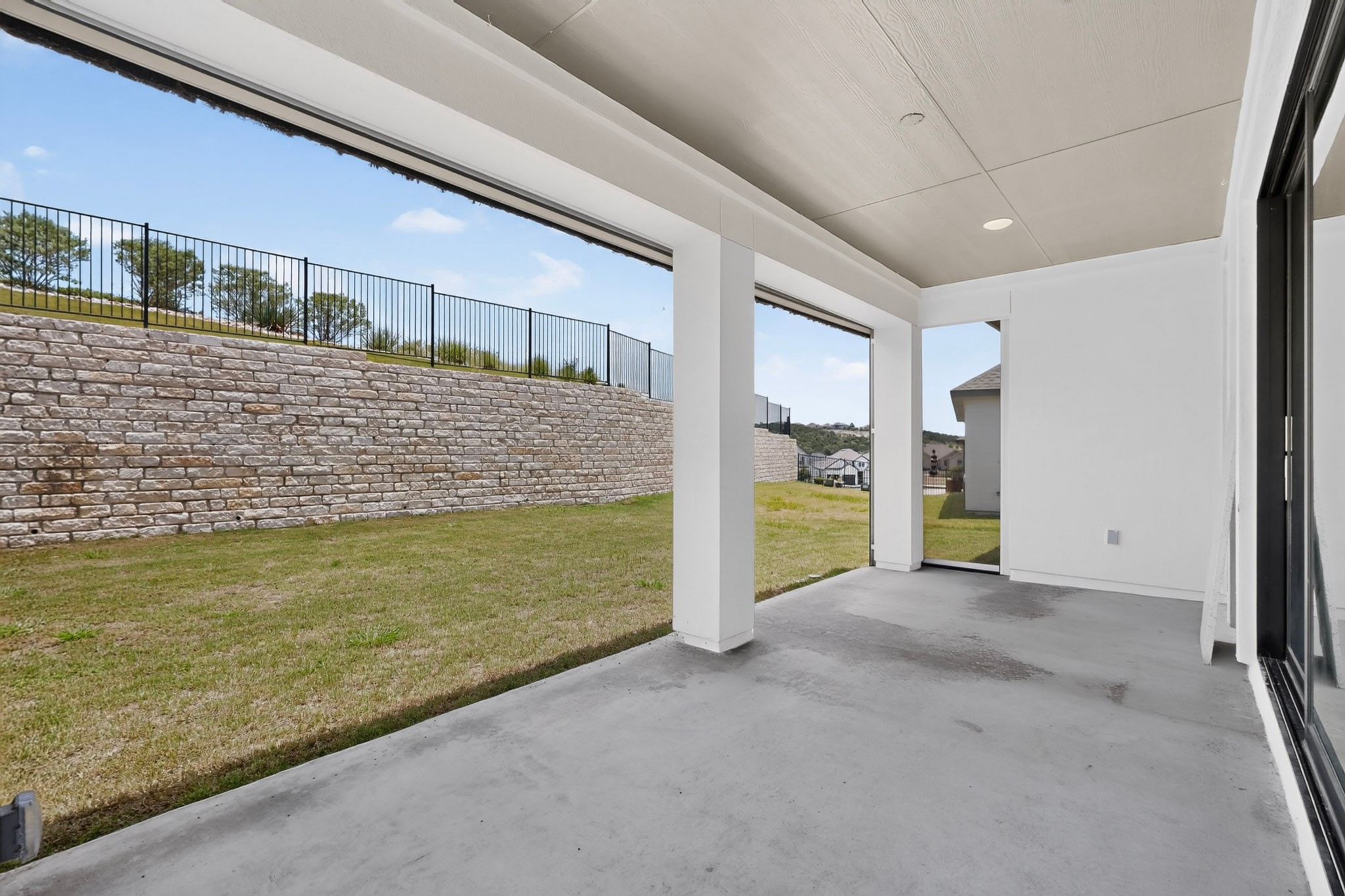 main property photo 27
