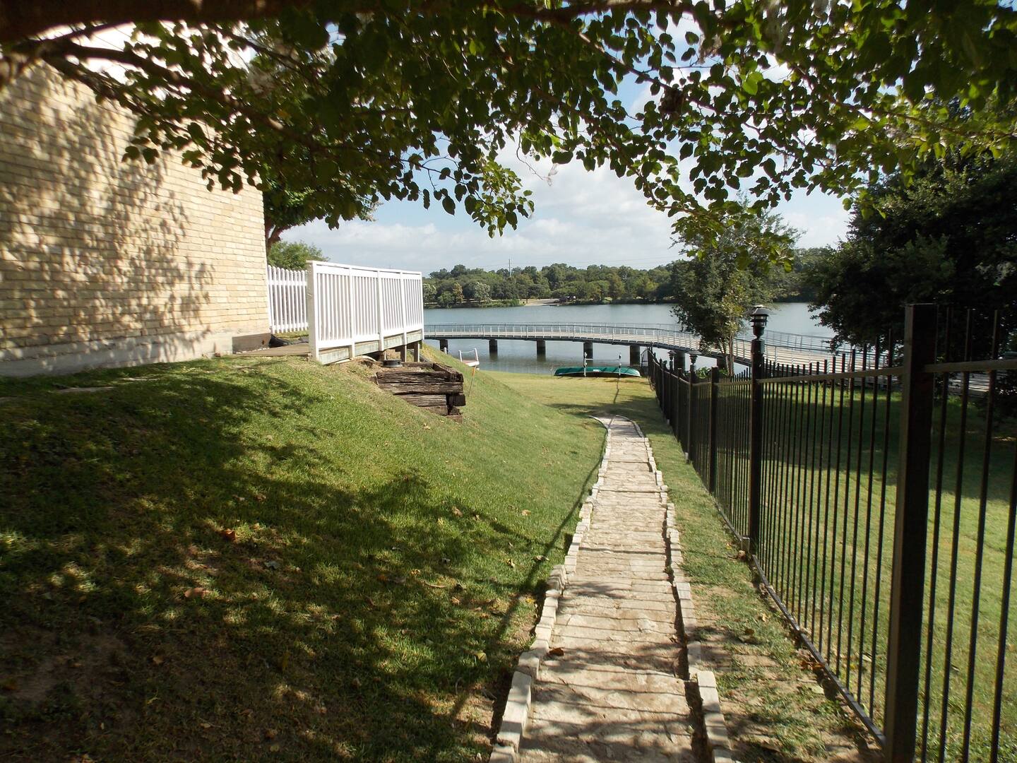 main property photo 30