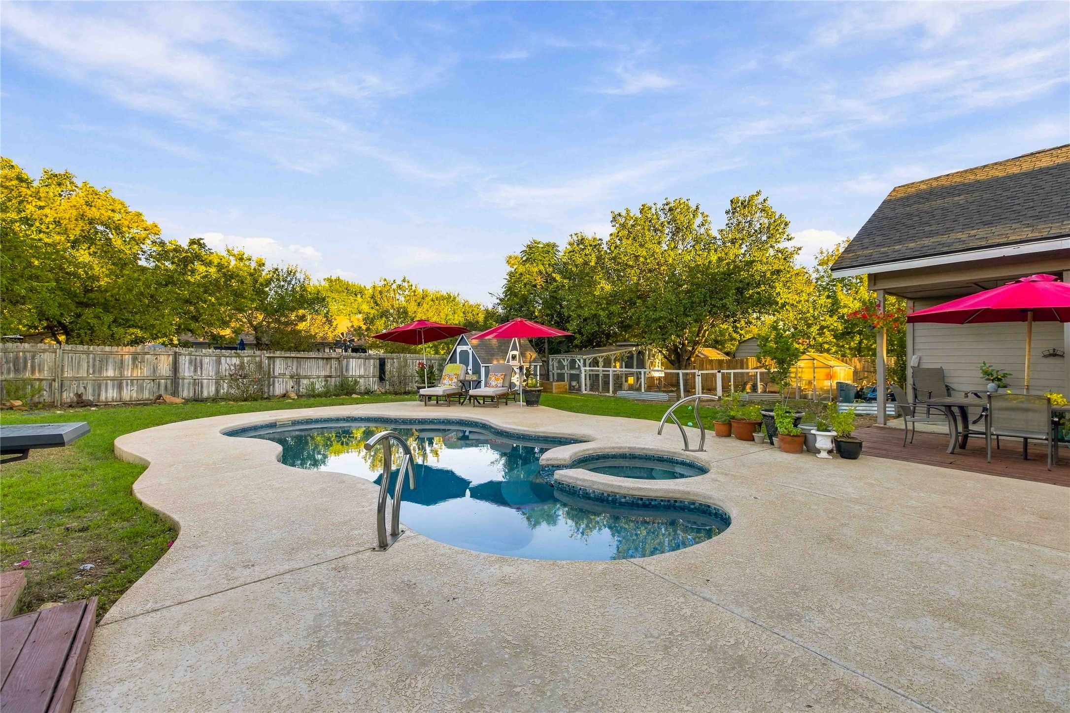 main property photo 32