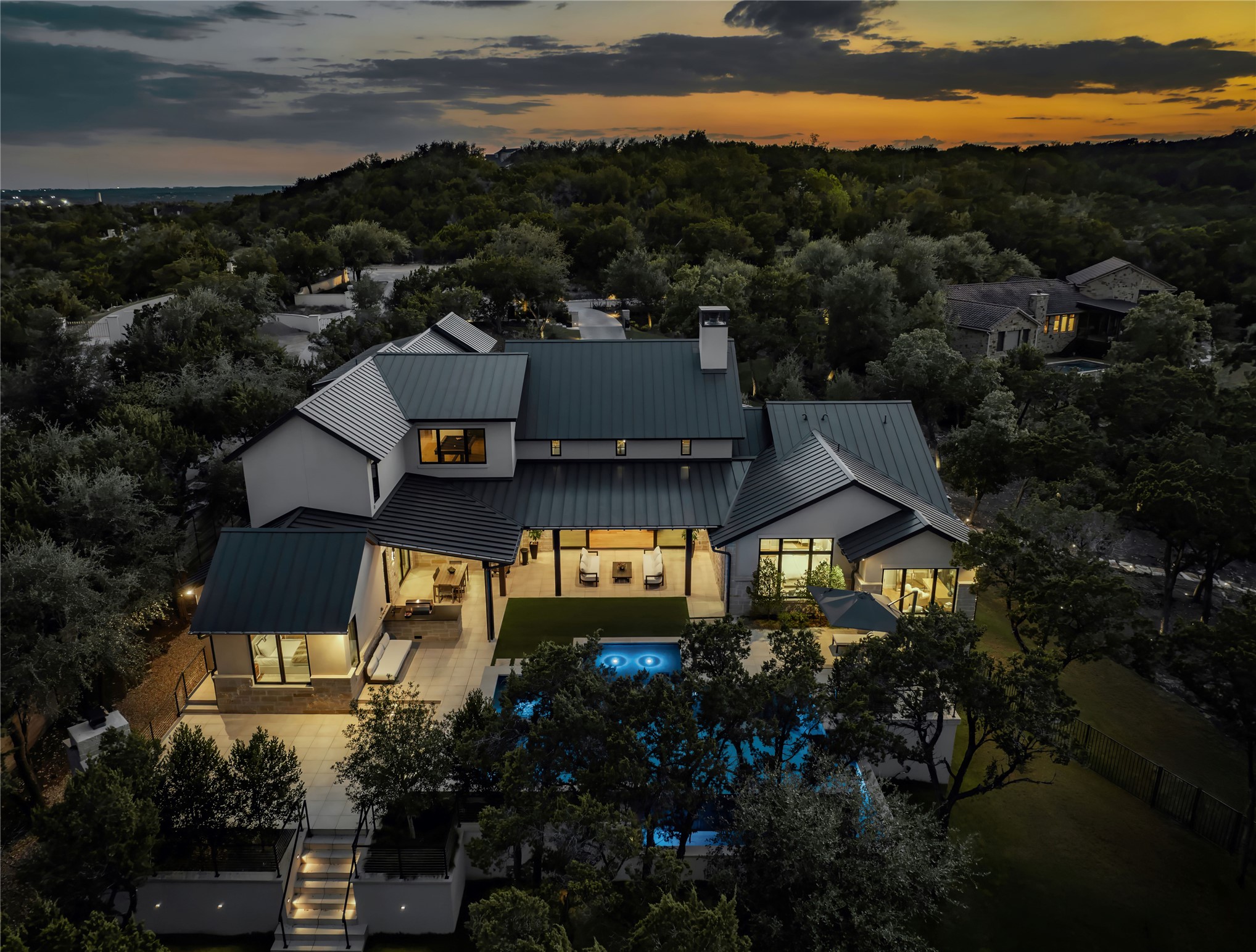 main property photo 30