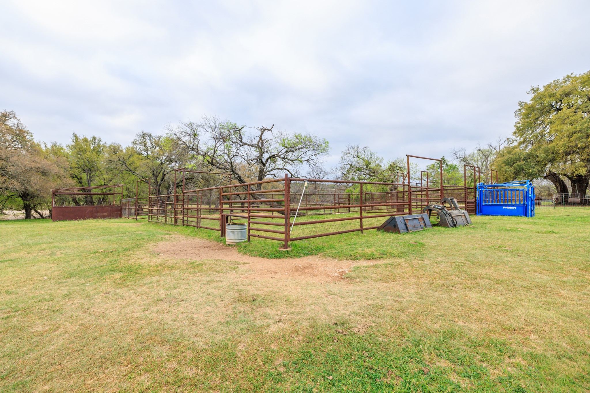 main property photo 23