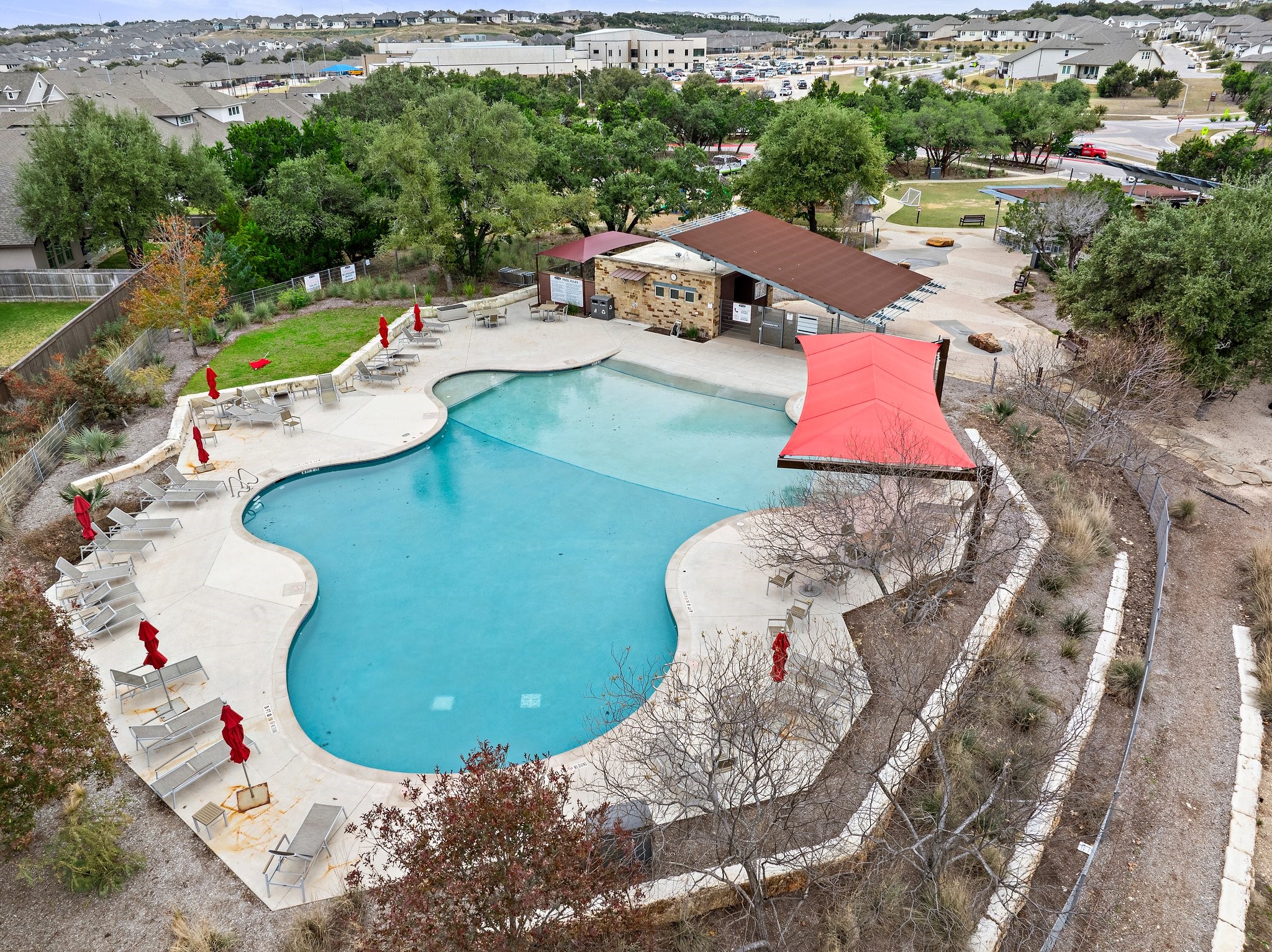 main property photo 28