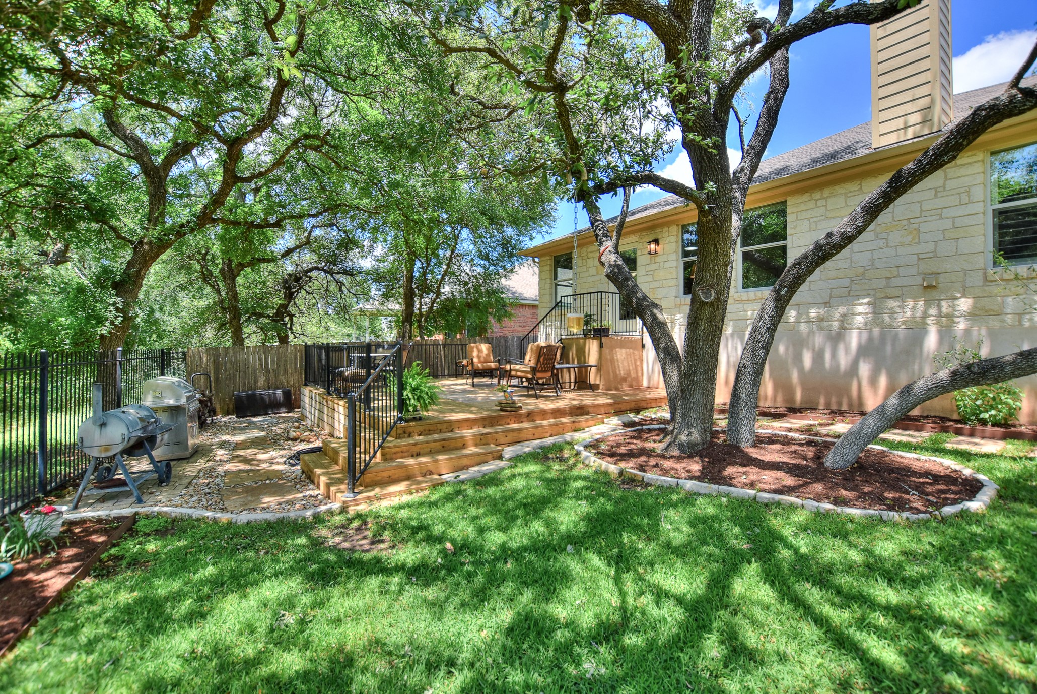main property photo 28
