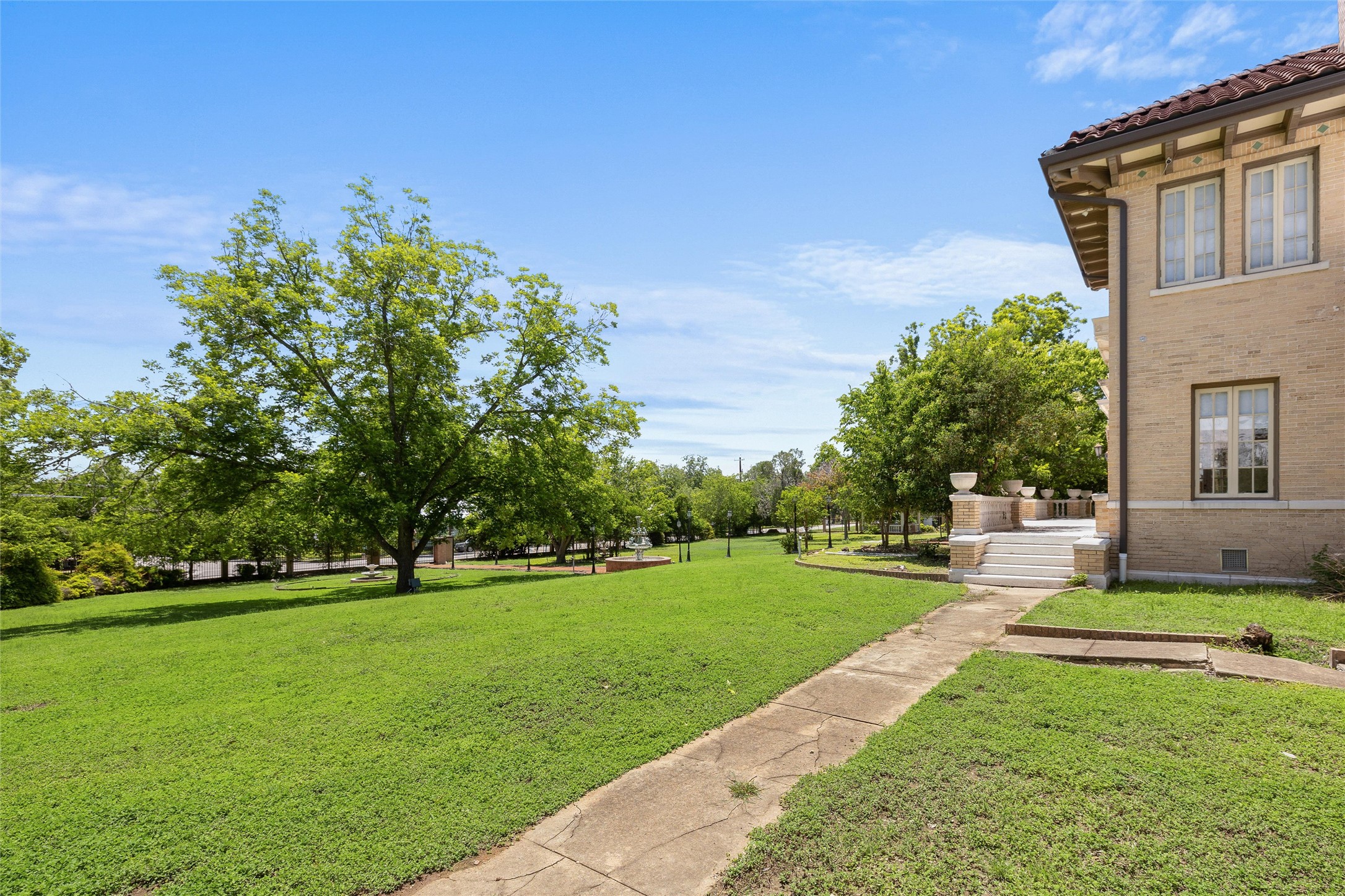 main property photo 34