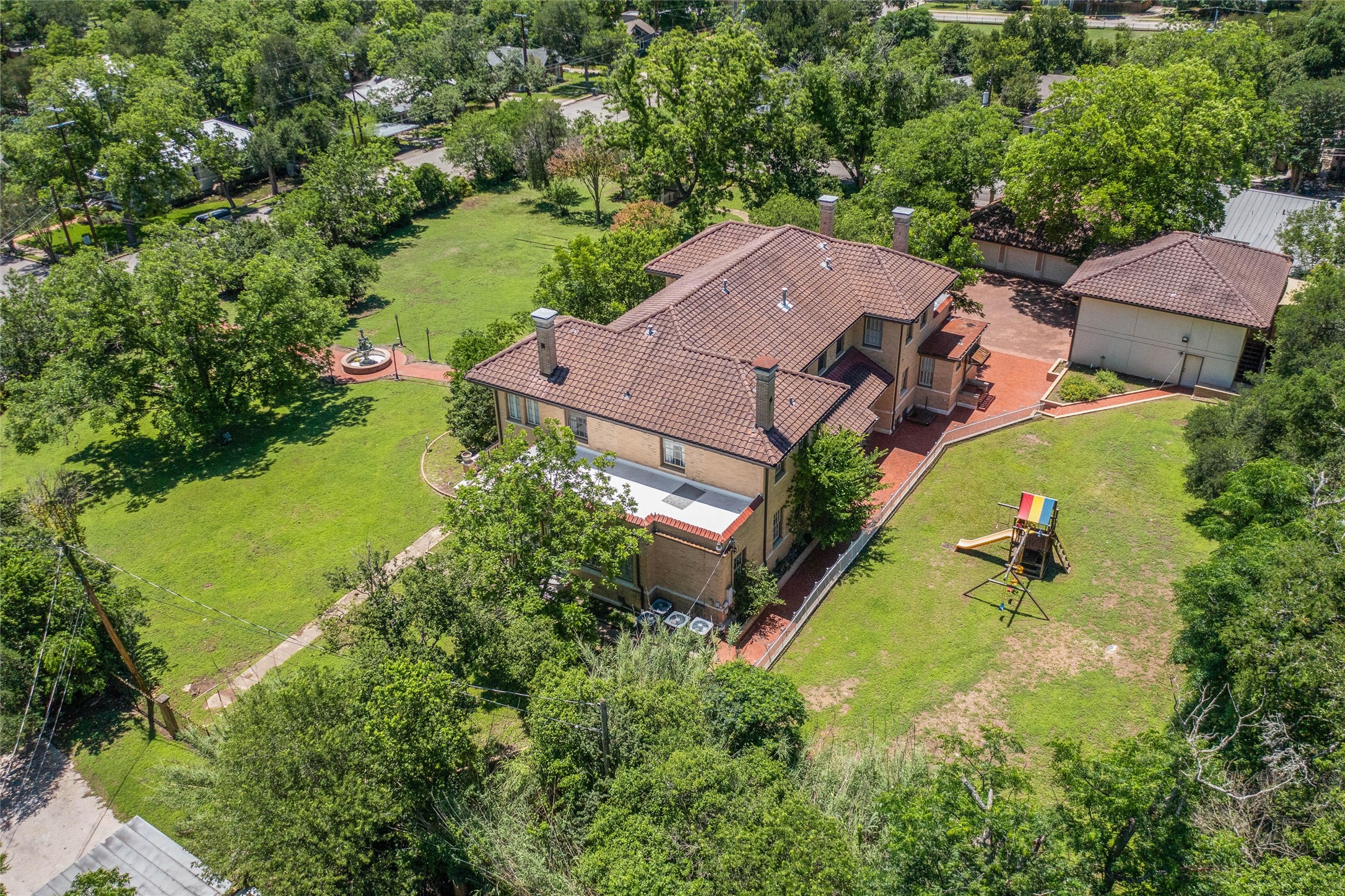 main property photo 36
