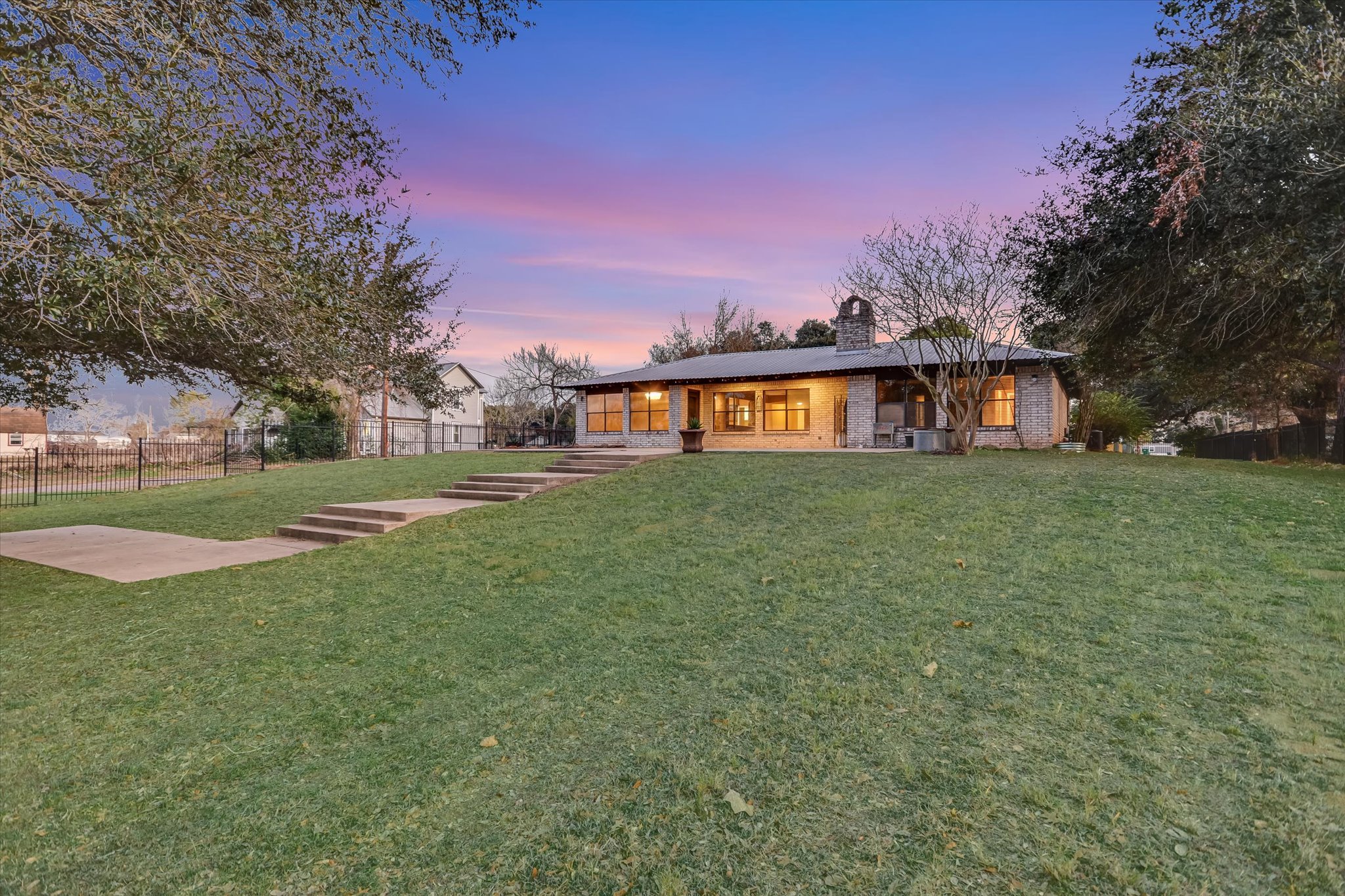 main property photo 23