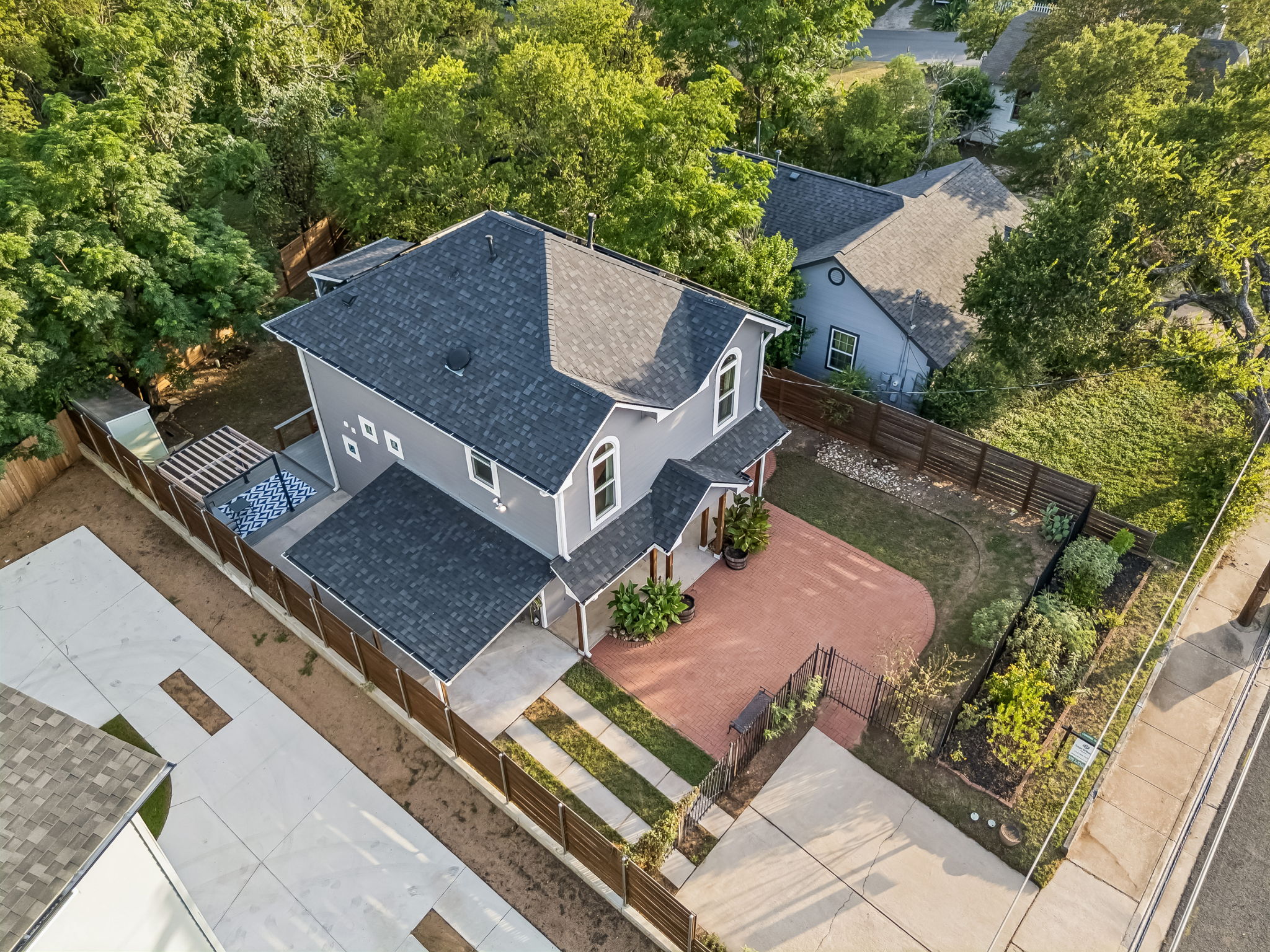 main property photo 36