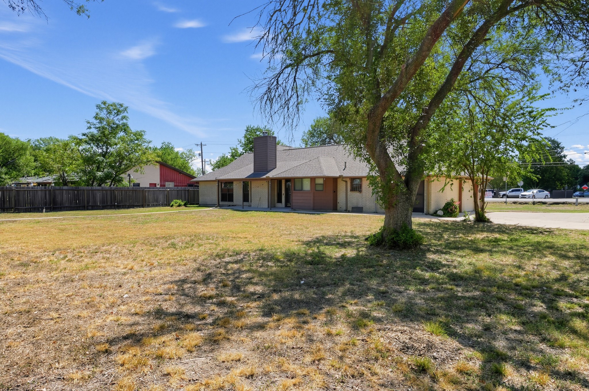main property photo 28