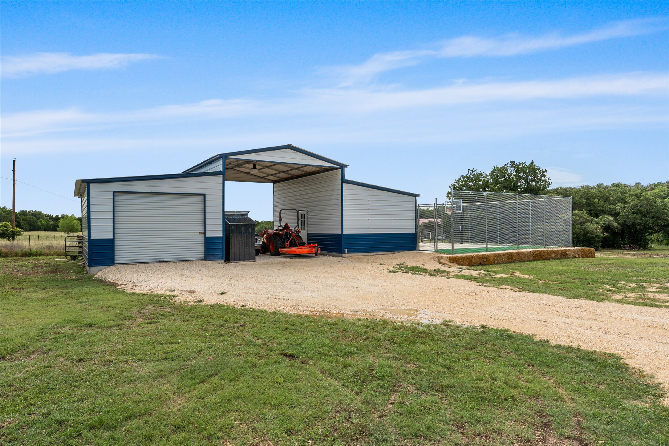 main property photo 7