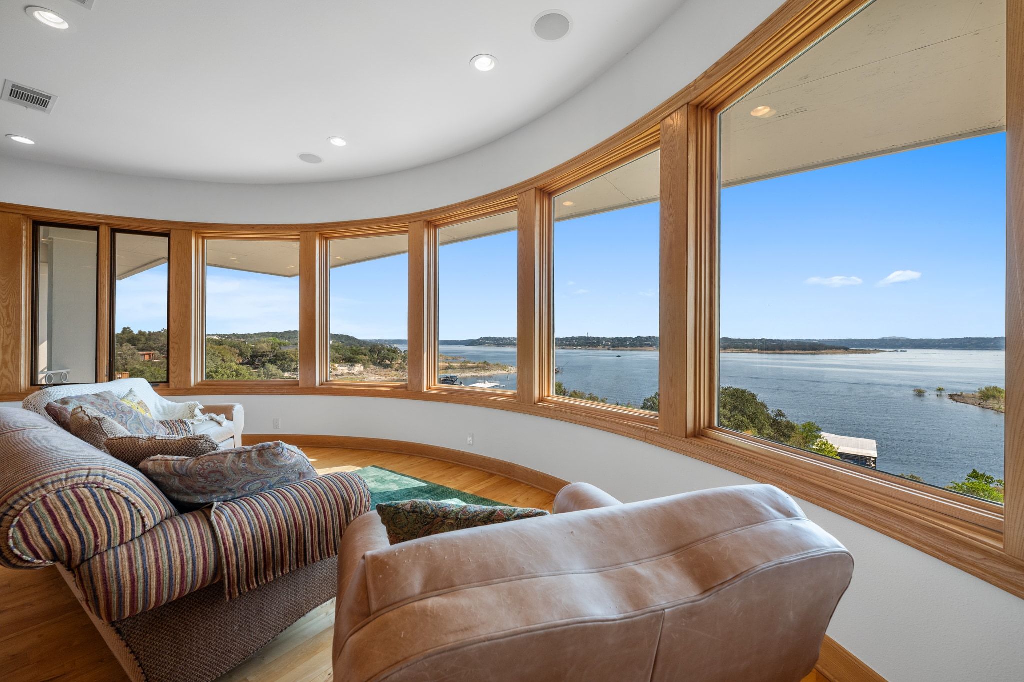 main property photo 18