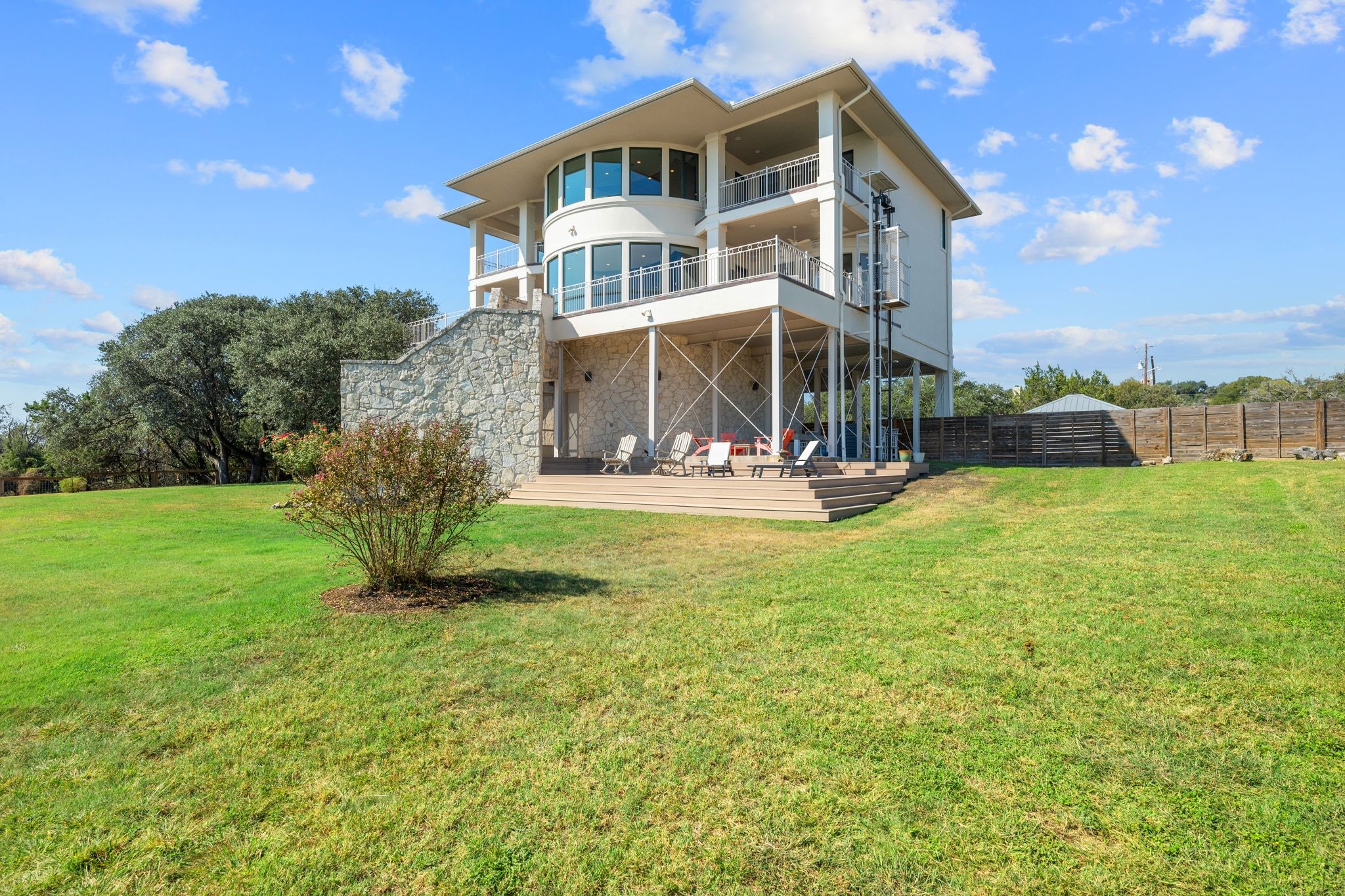 main property photo 32