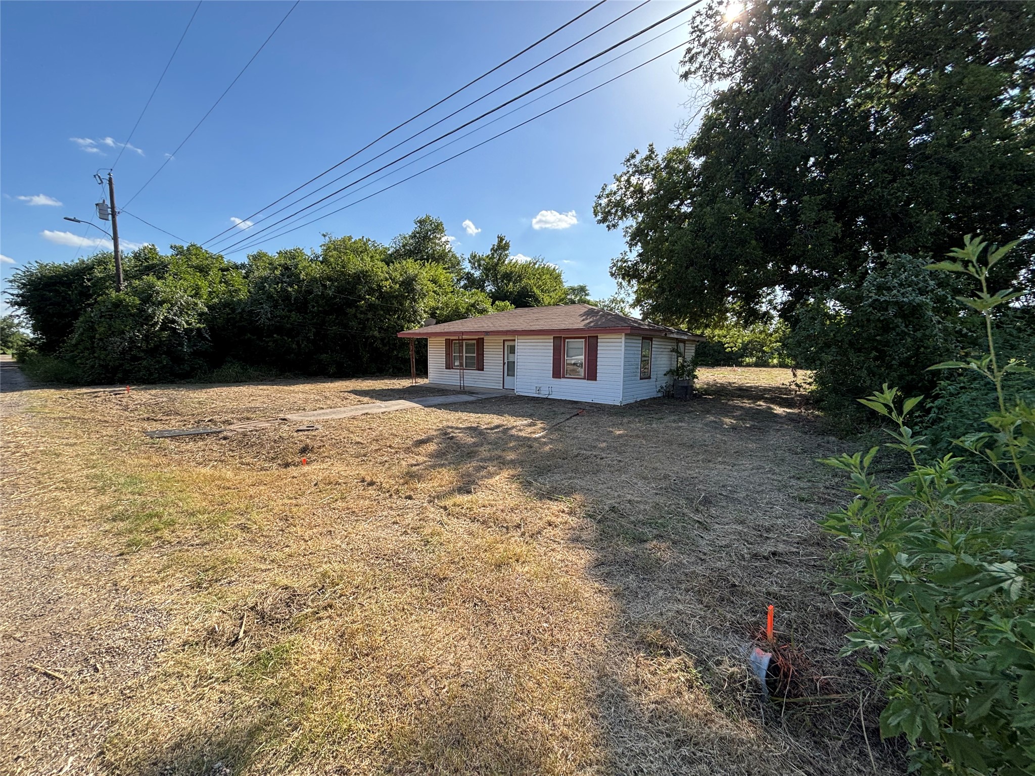 main property photo 23