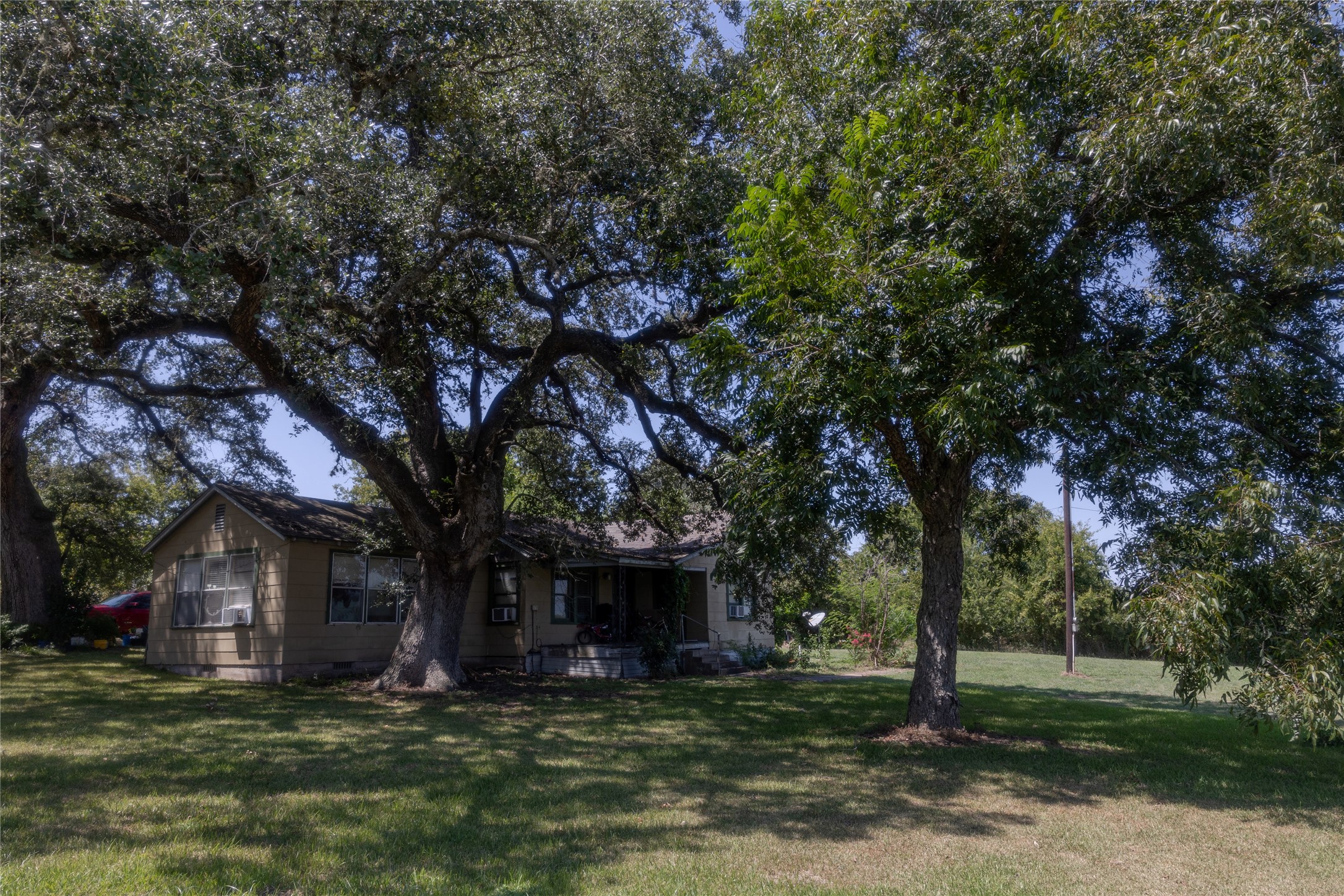main property photo 33