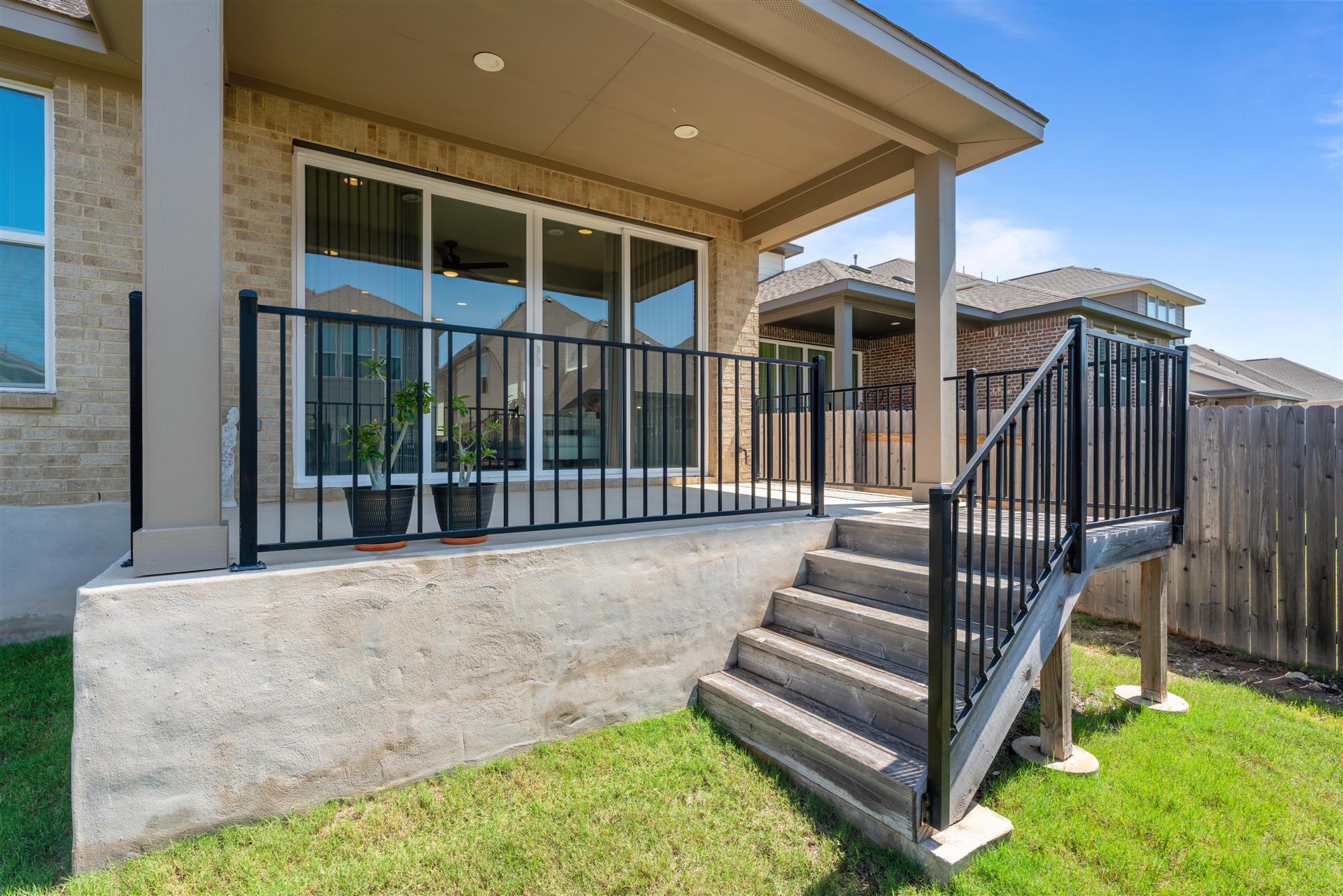 main property photo 28