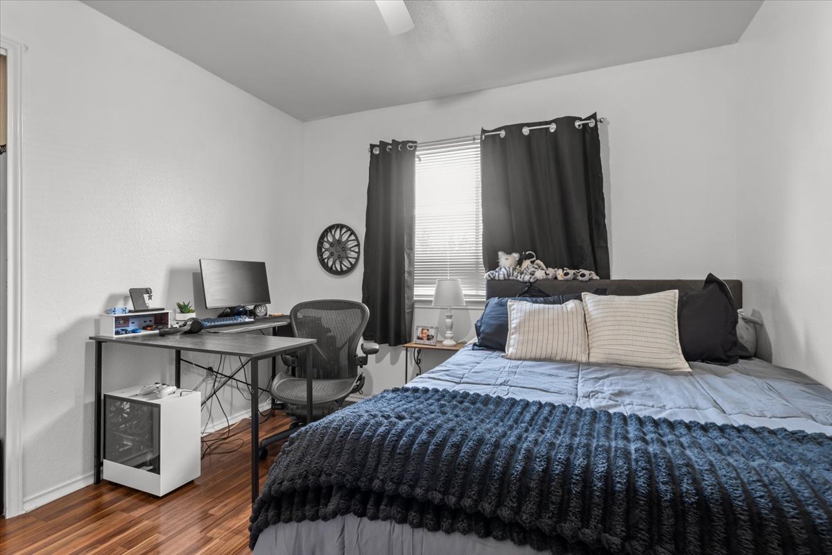 main property photo 13