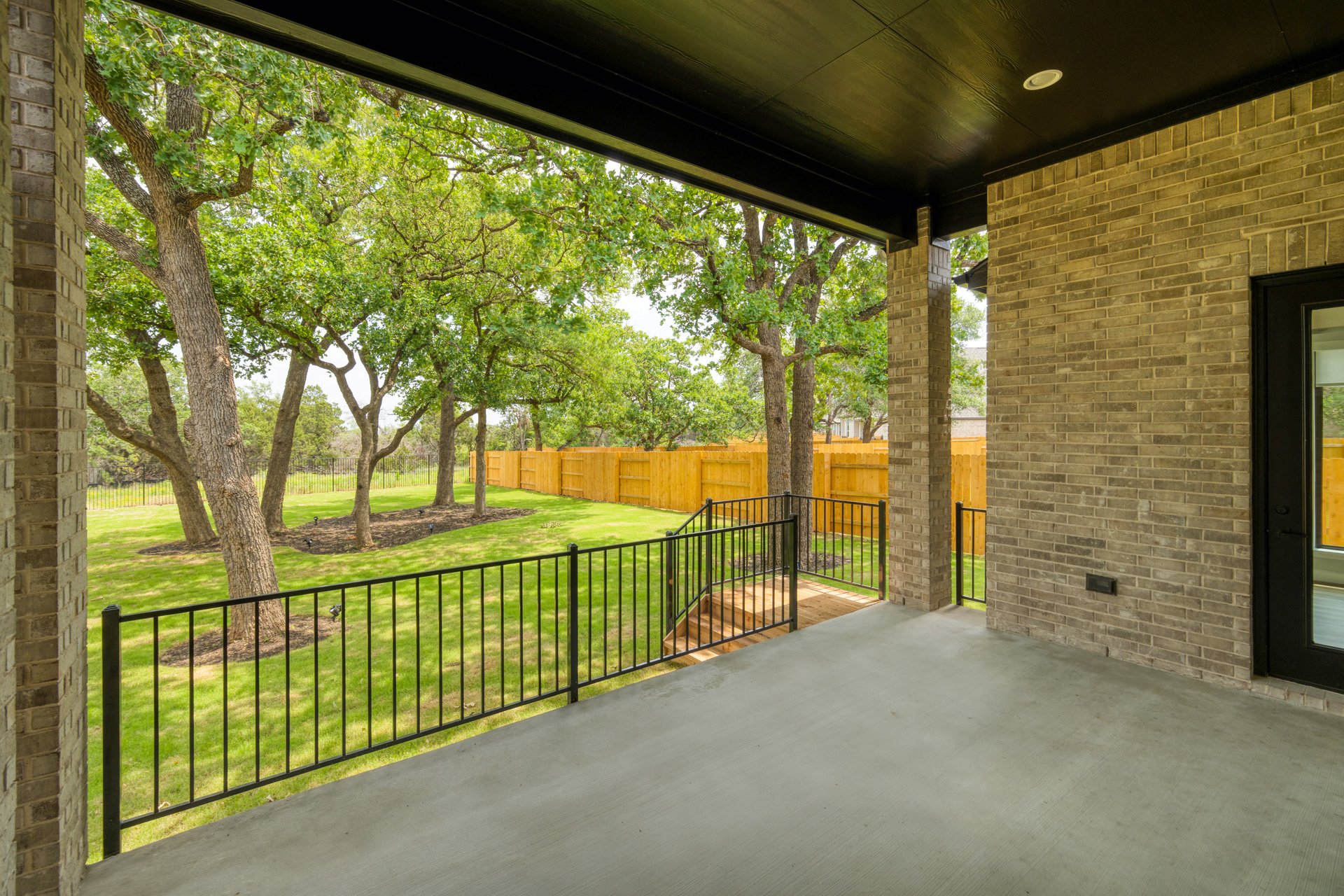 main property photo 28