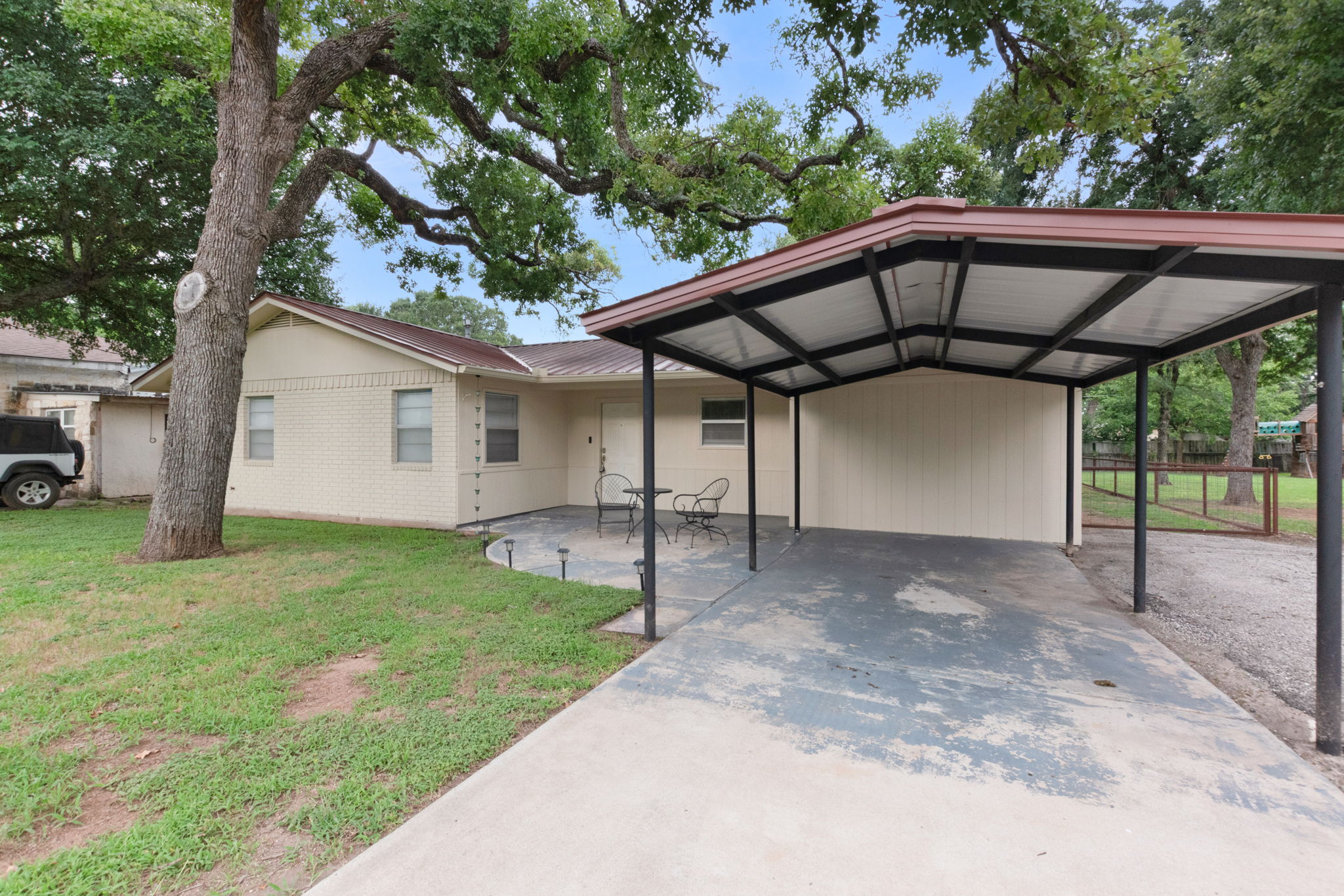 main property photo 13