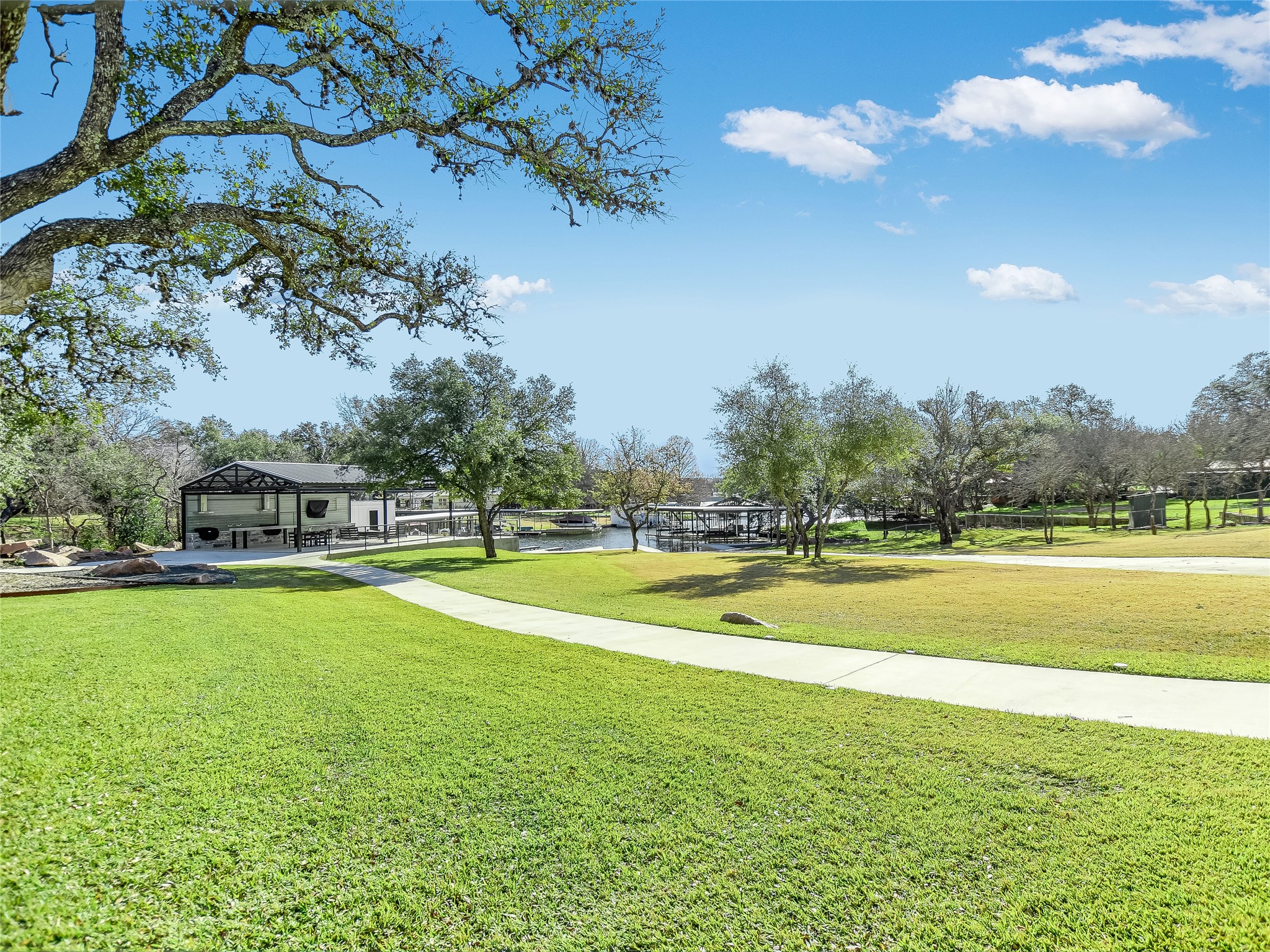 main property photo 31