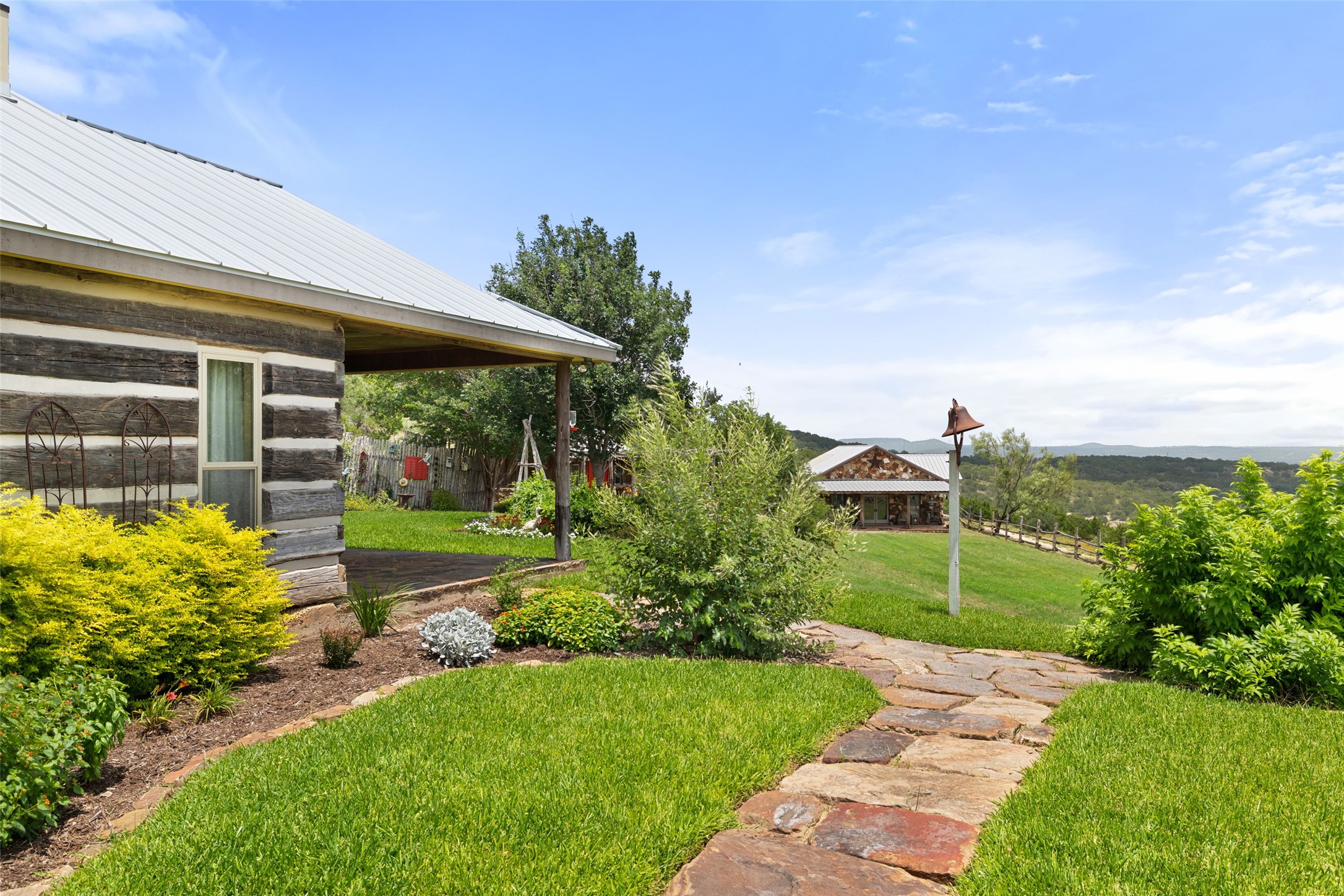main property photo 11
