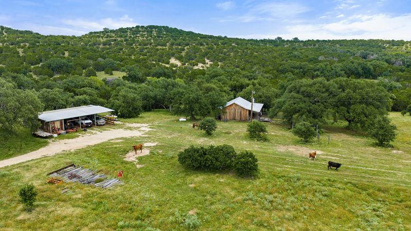 main property photo 25