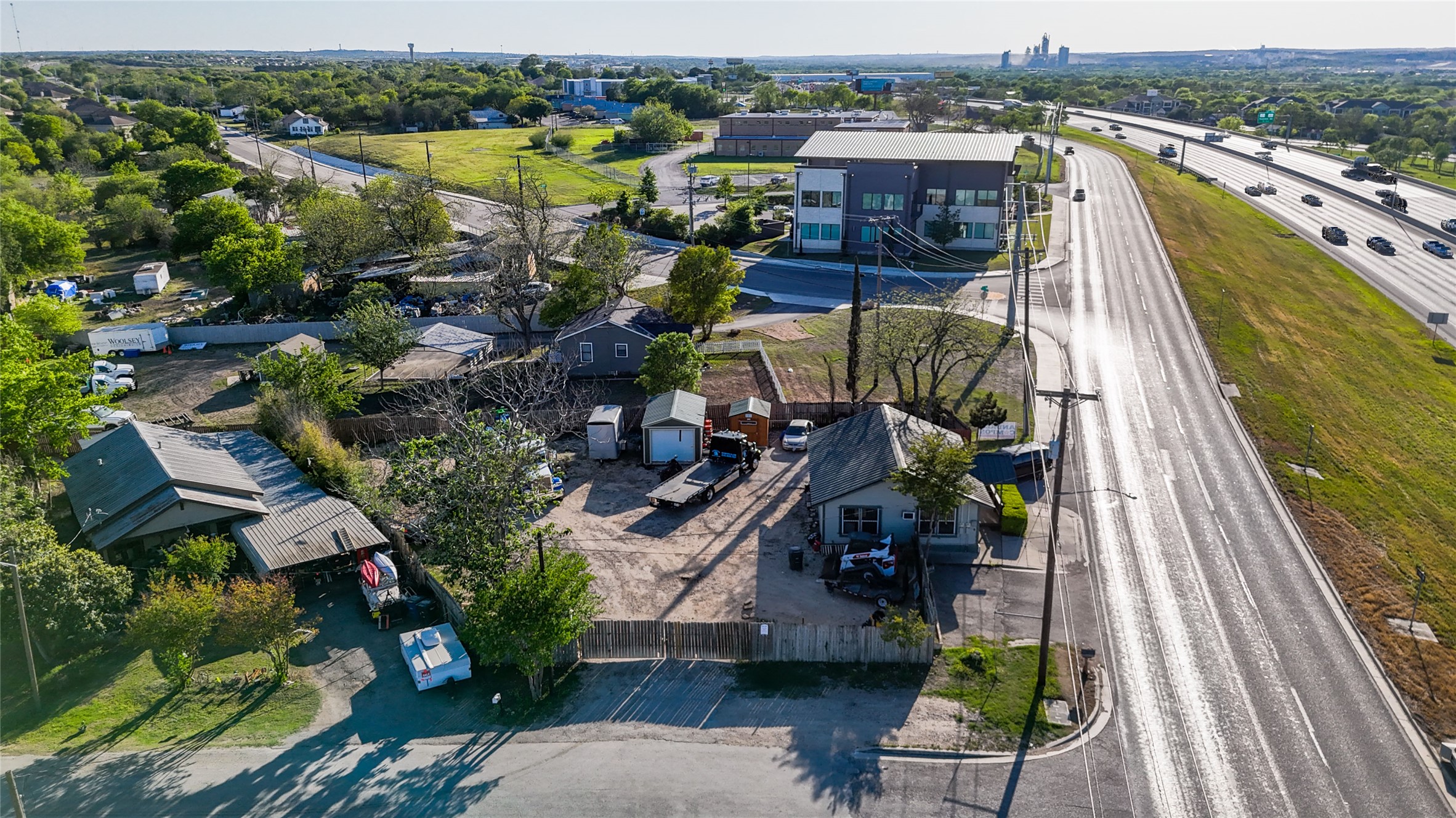 main property photo 28