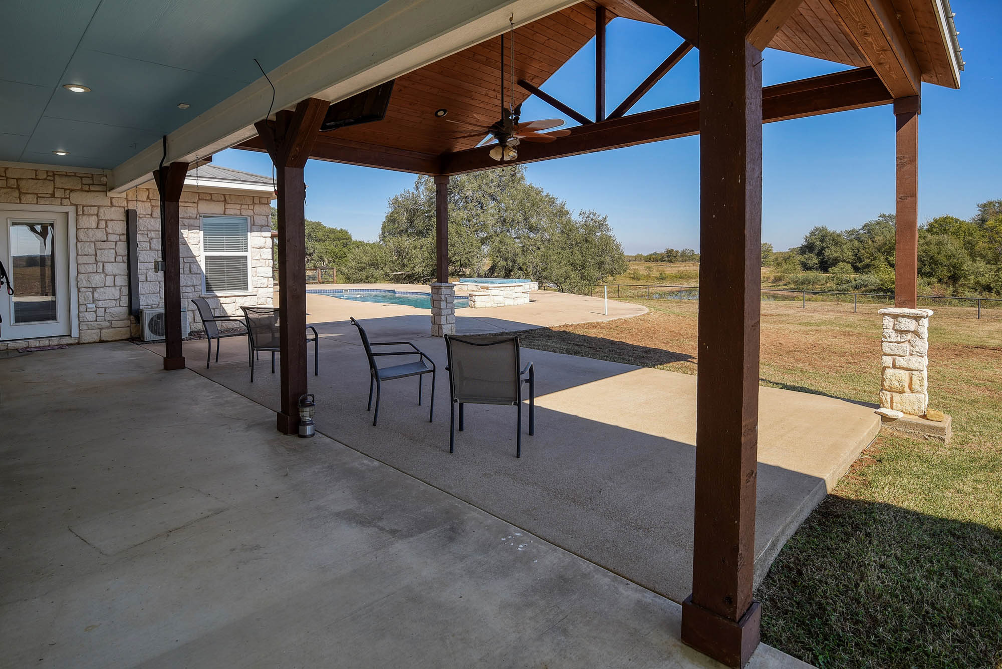 main property photo 16