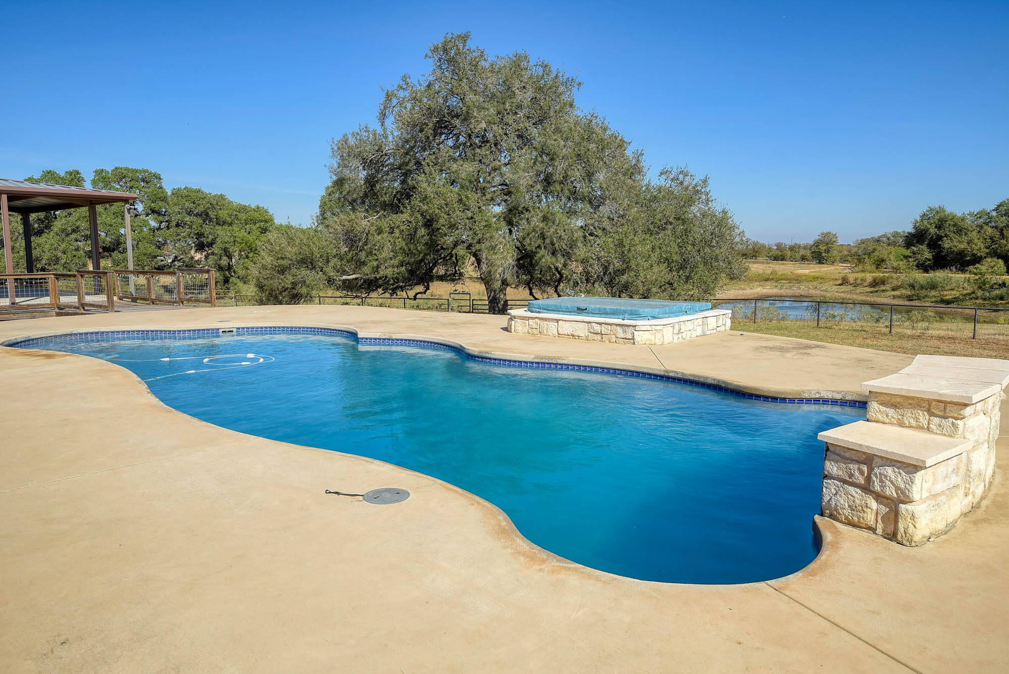 main property photo 17