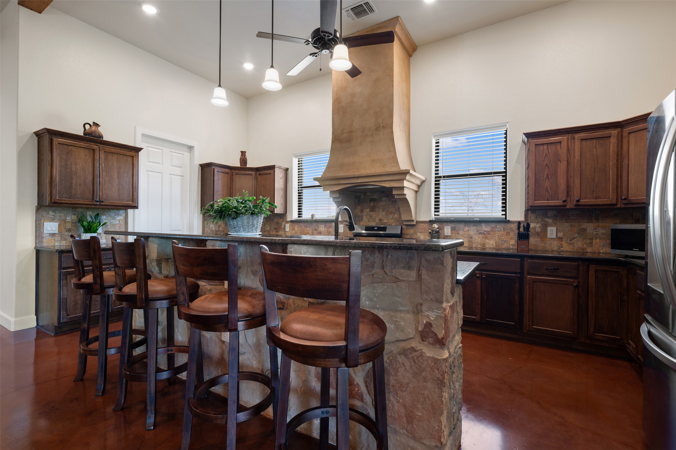 main property photo 12