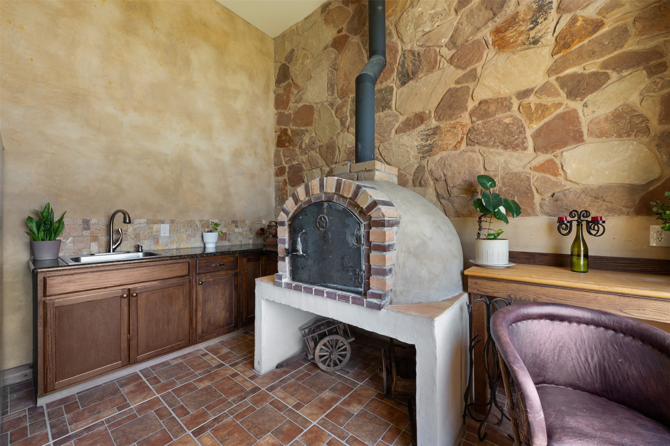 main property photo 8