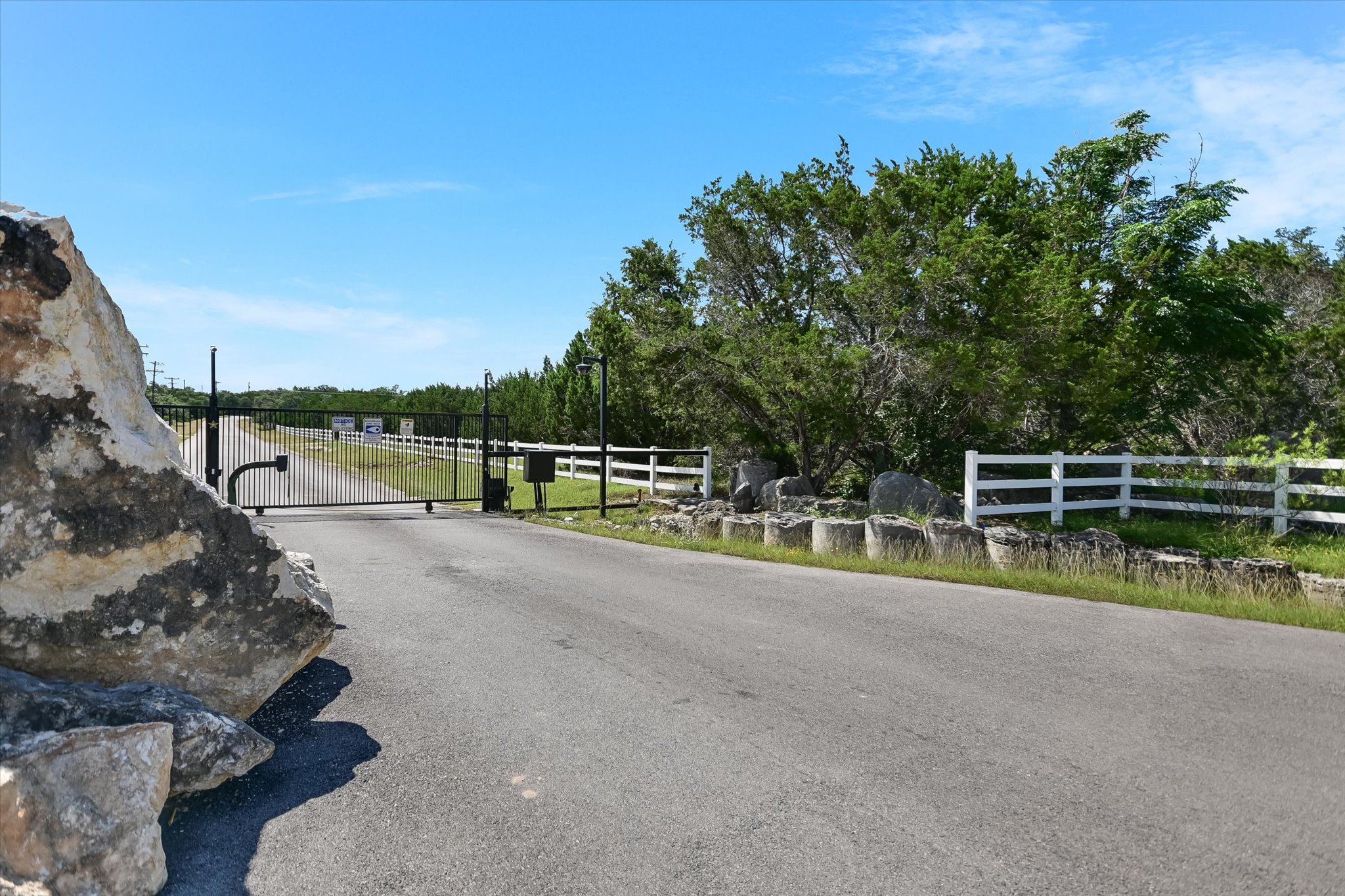 main property photo 28