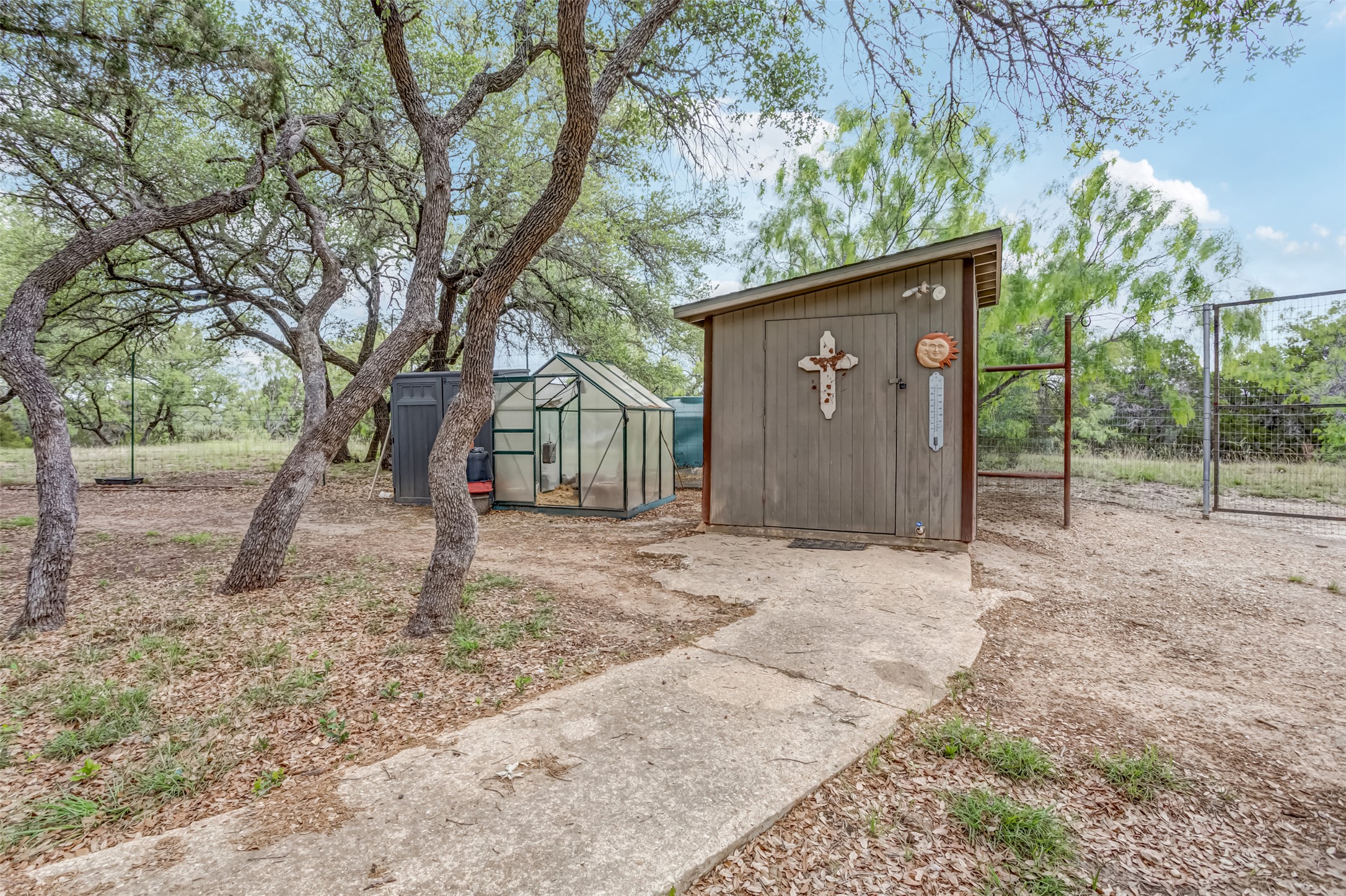 main property photo 39