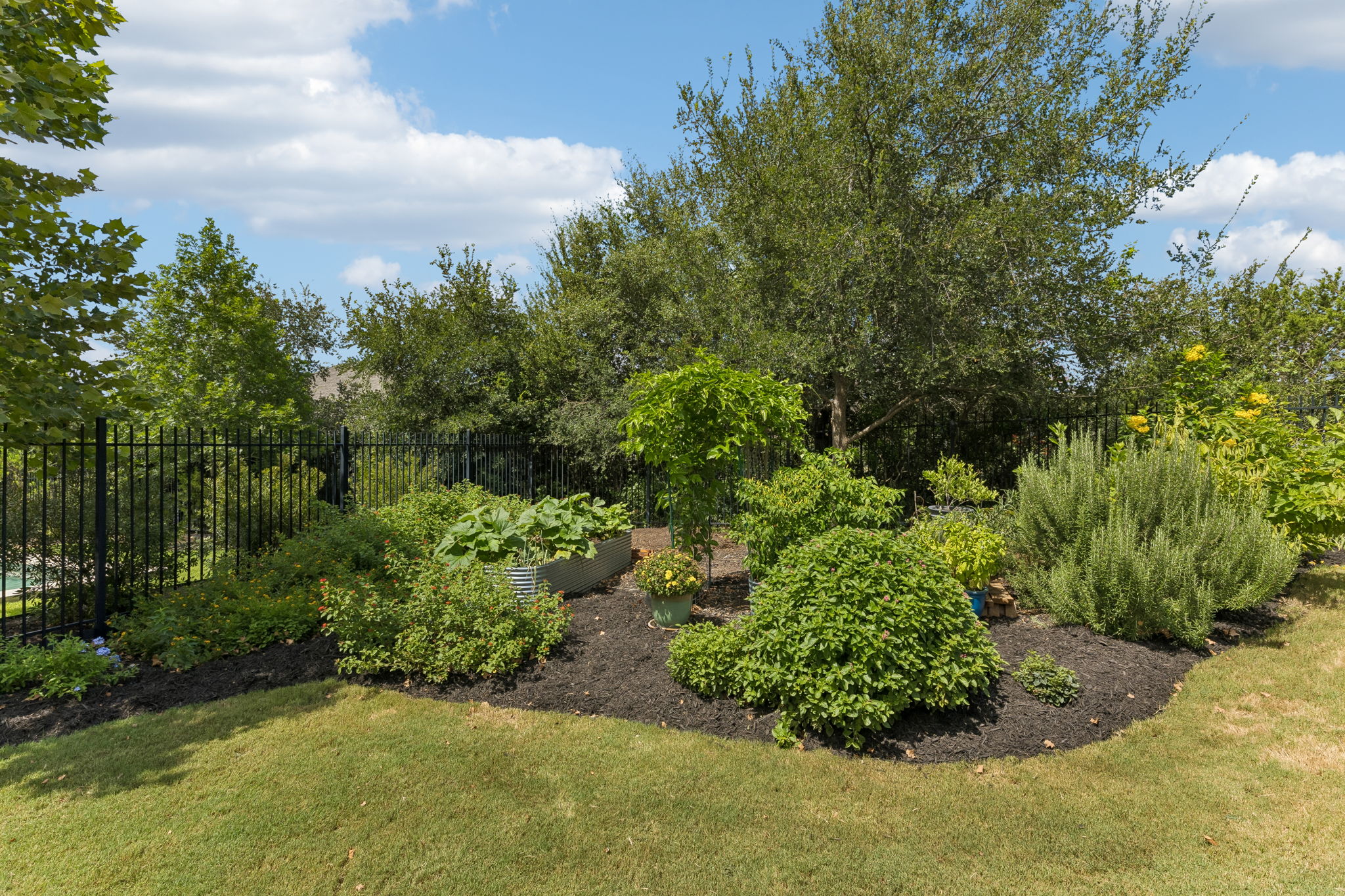 main property photo 28