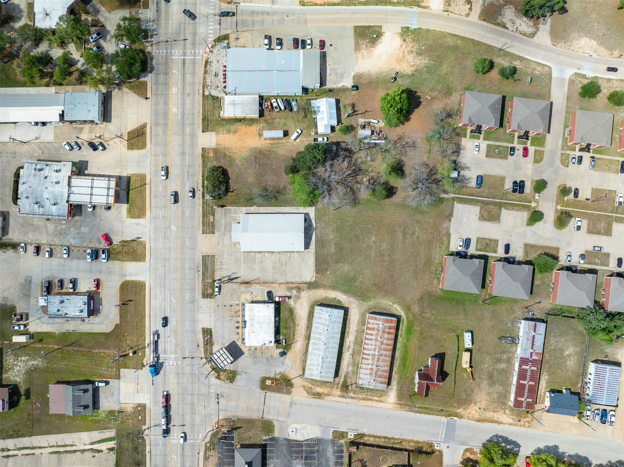 main property photo 30