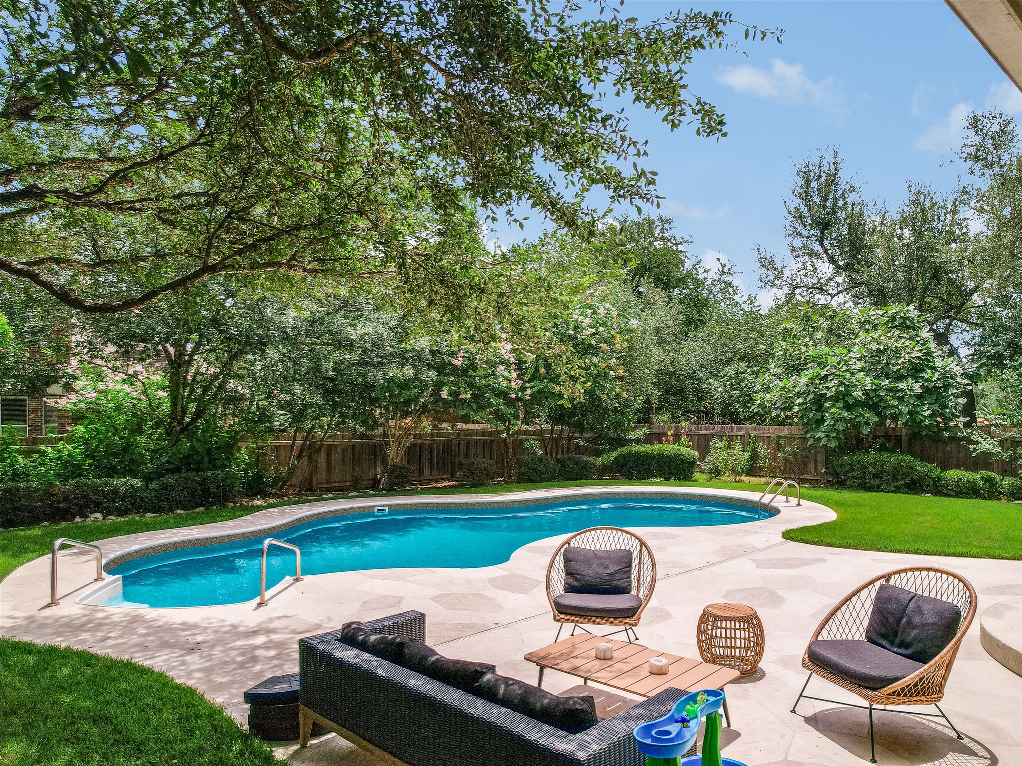 main property photo 33